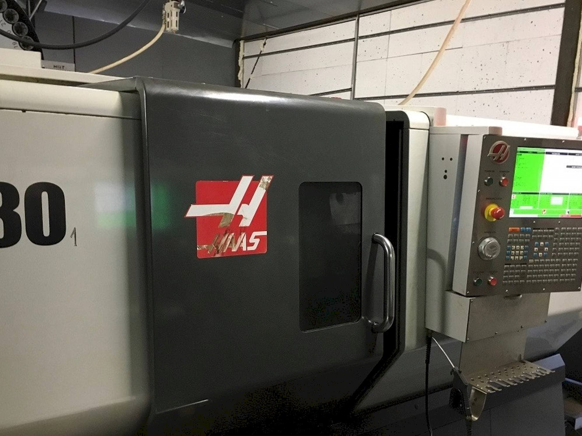Makine  HAAS ST-30 - Önden görünüm