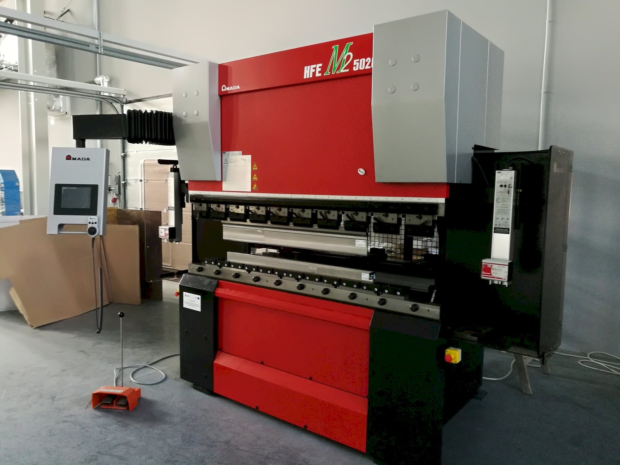 Makine AMADA HFE M2 5020 - Önden görünüm