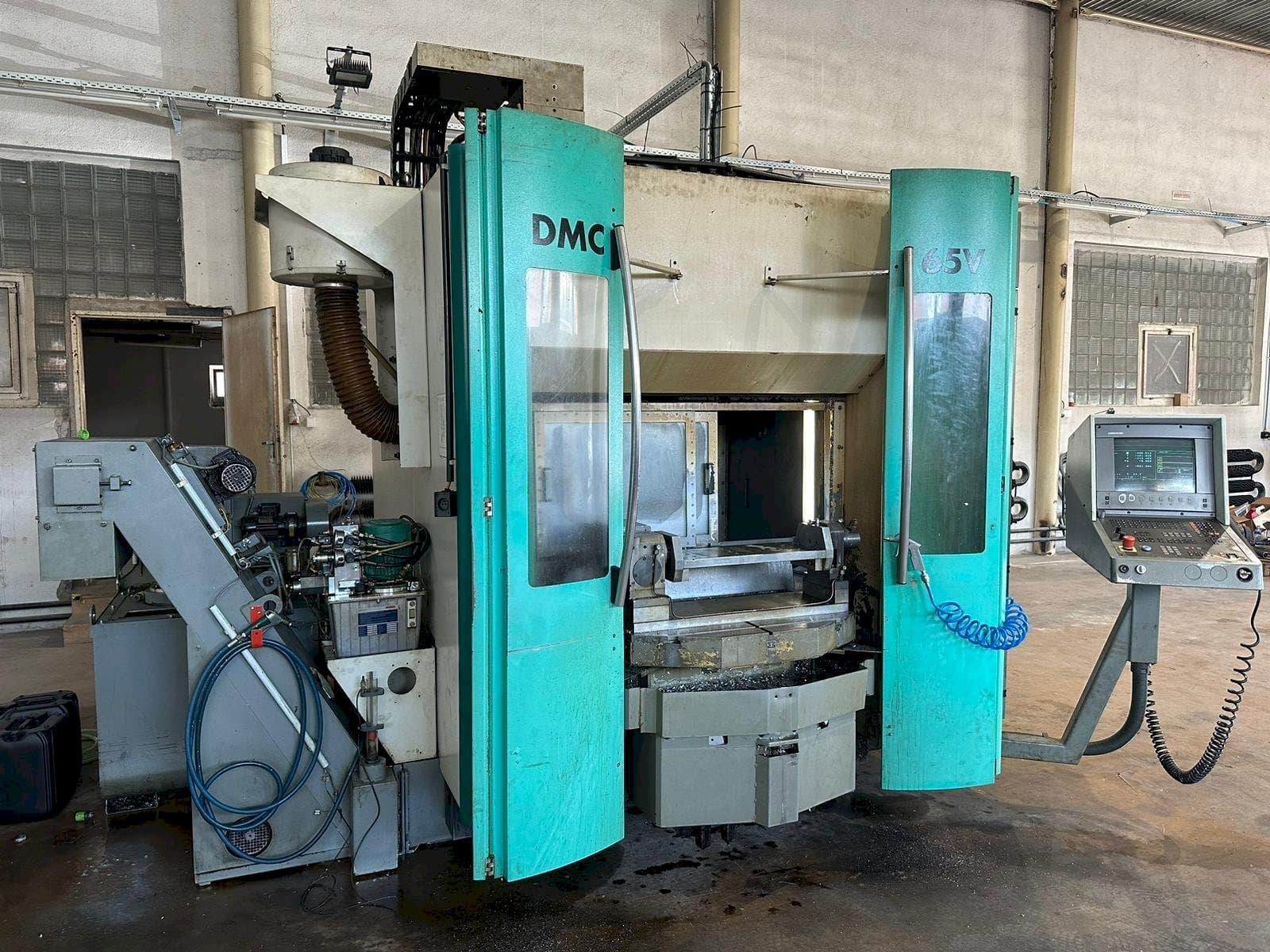 Makine DECKEL MAHO DMC 65V - Önden görünüm