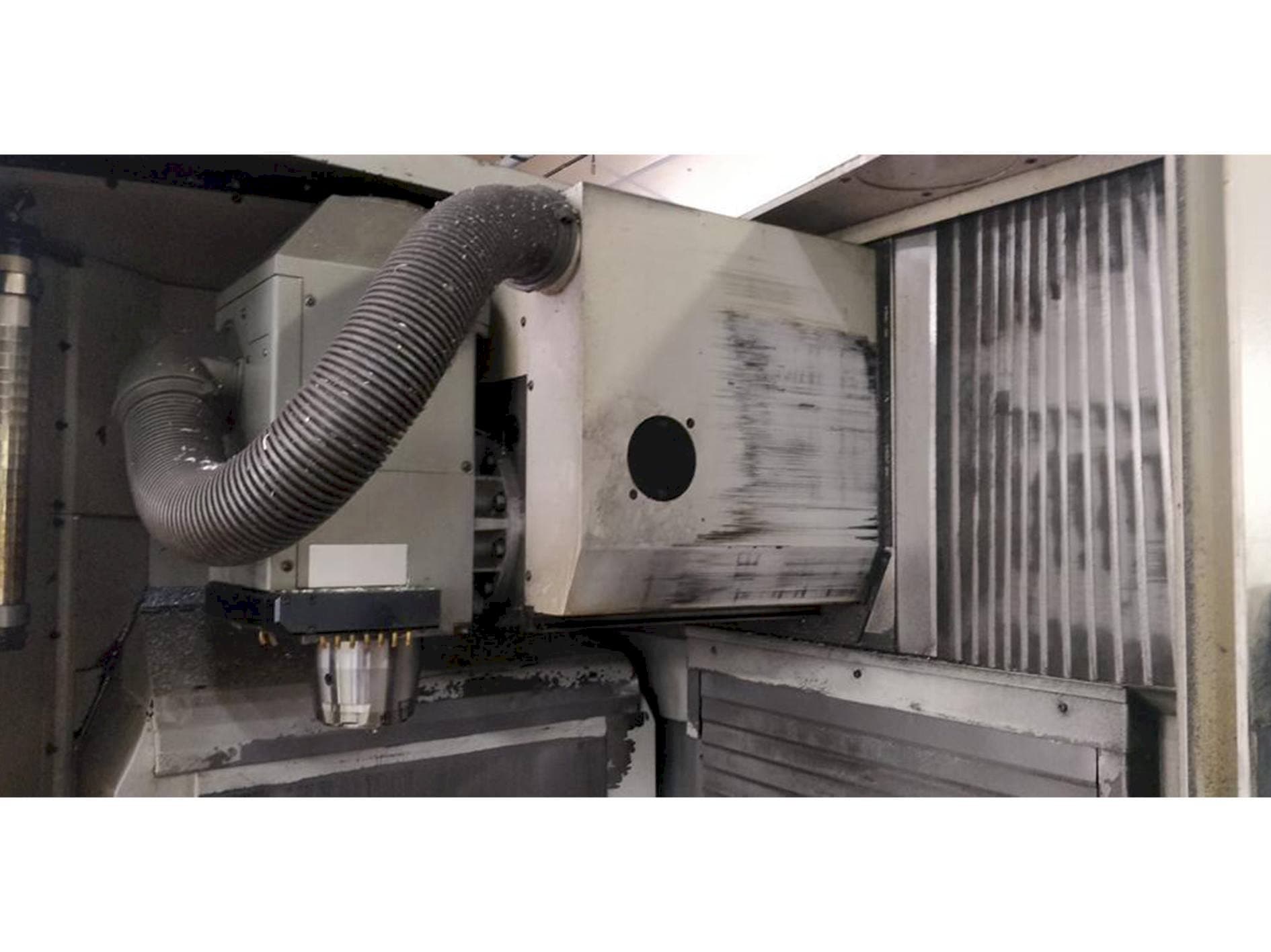 Makine DECKEL MAHO (DMG) Type DMU 60 T - Önden görünüm