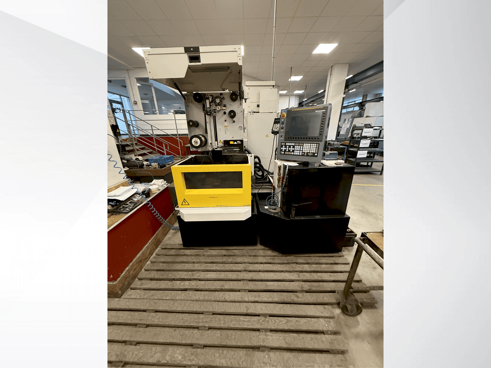 Makine  FANUC Robocut alpha-C400iB - Önden görünüm