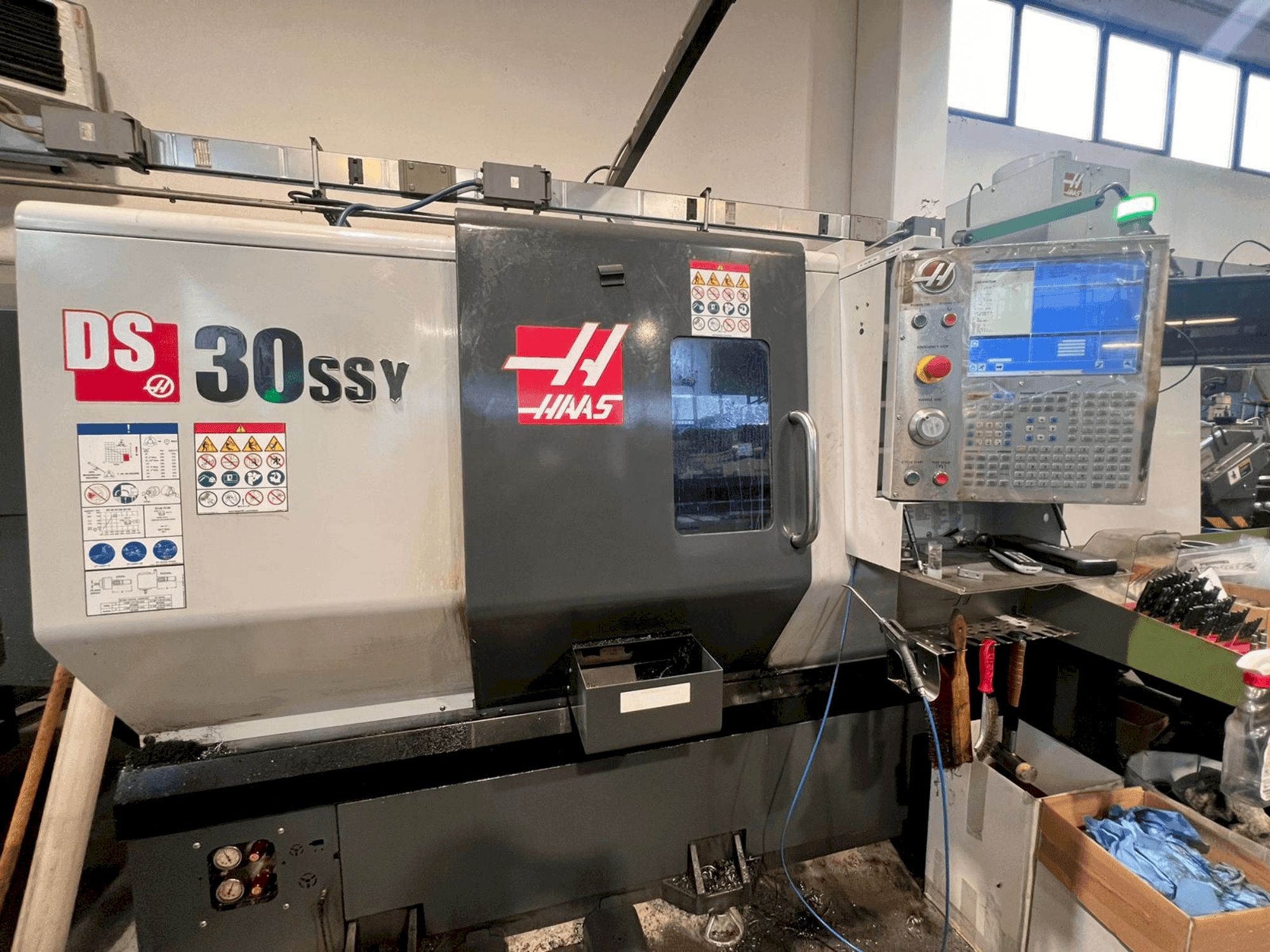 Makine HAAS DS-30SSY - Önden görünüm