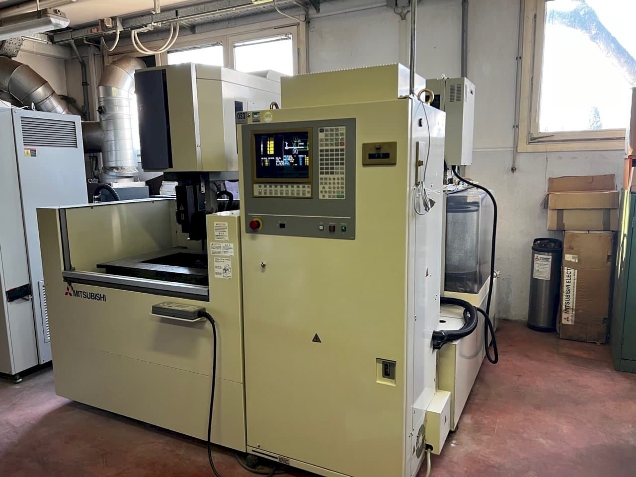 Makine Mitsubishi fx 20 - Önden görünüm