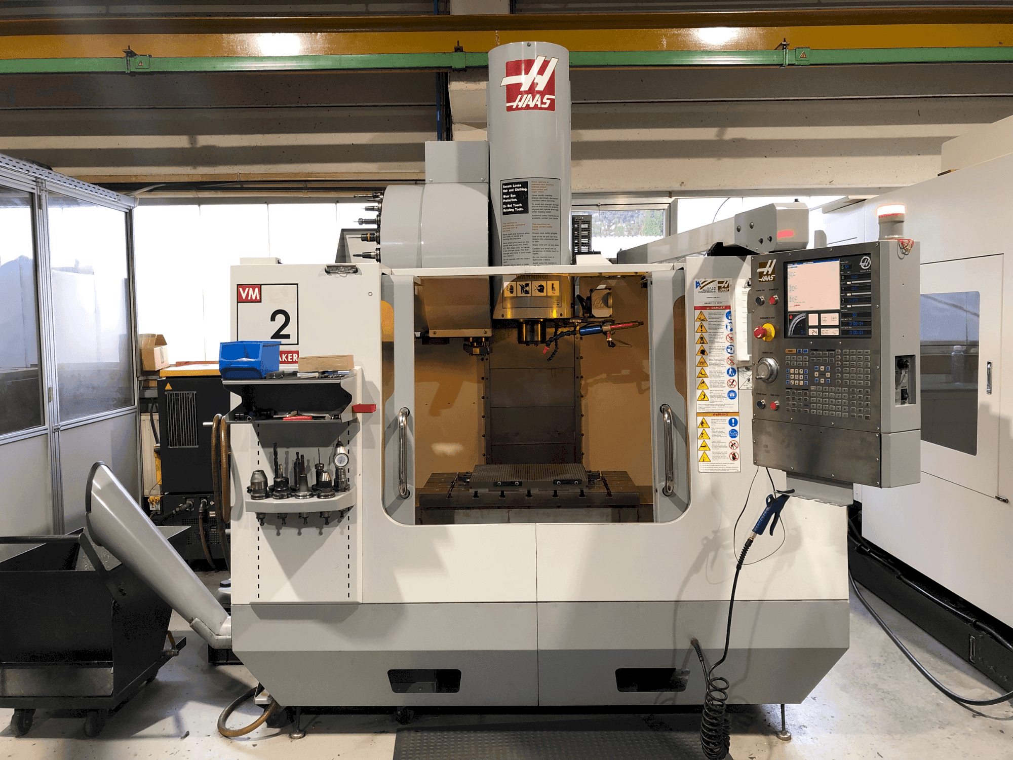 Makine HAAS VM-2HF - Önden görünüm