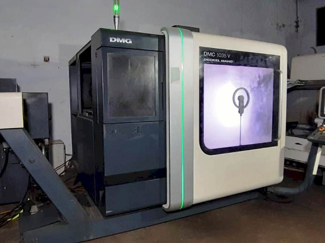 Makine DMG DMC 1035 V - Önden görünüm