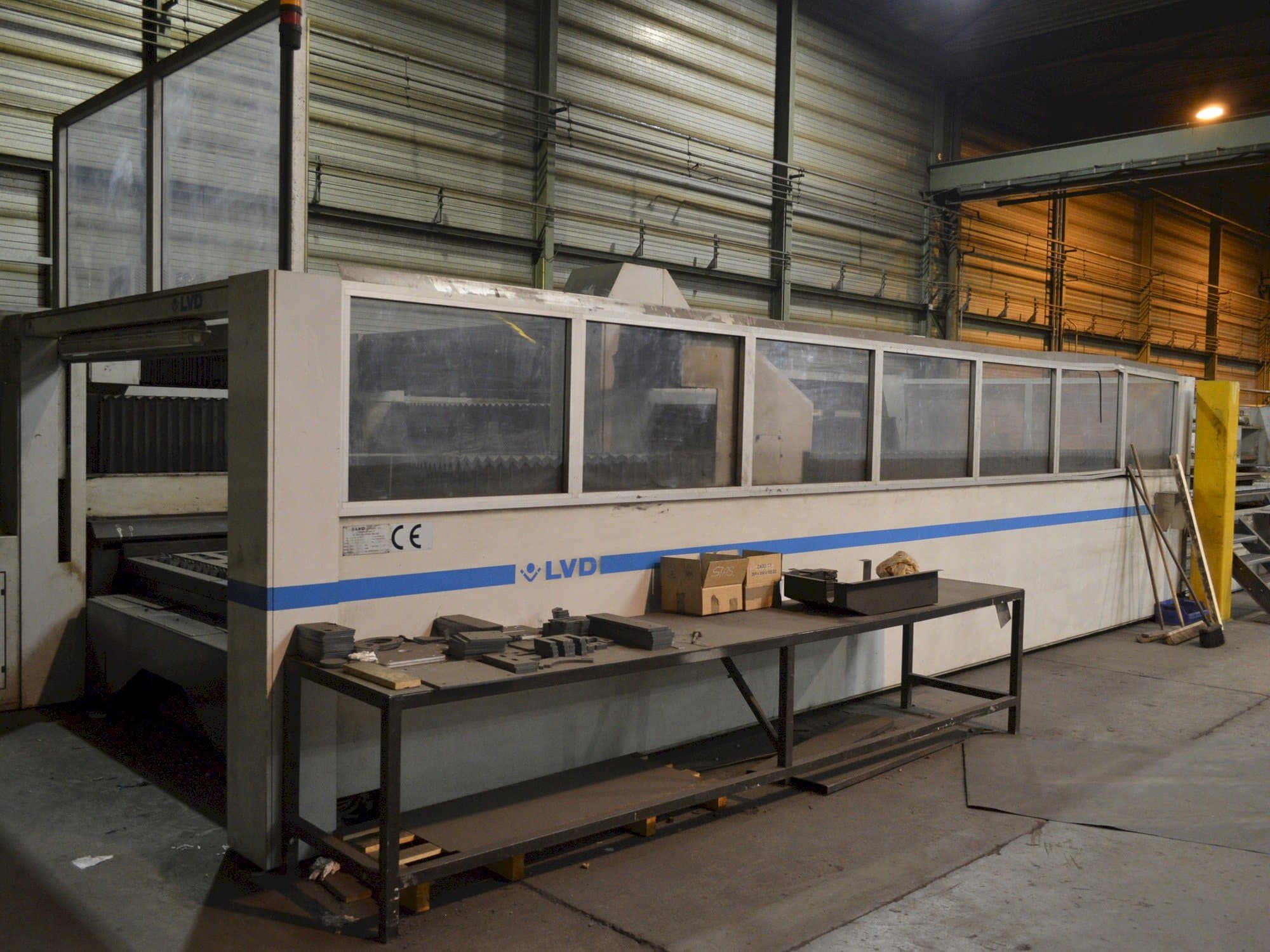 Makine  LVD IMPULS 6020 - Önden görünüm