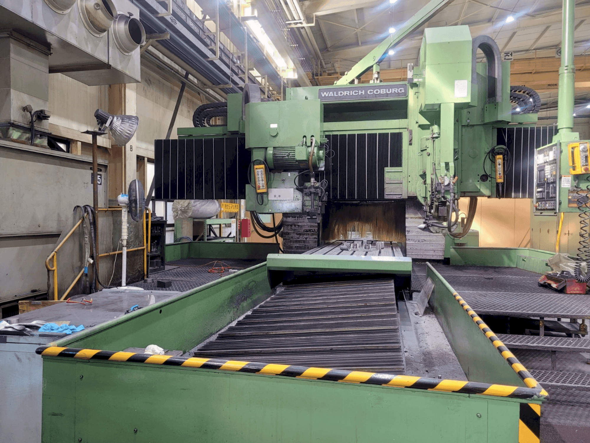 Makine  WALDRICH COBURG 30-15 S 2525 - Önden görünüm