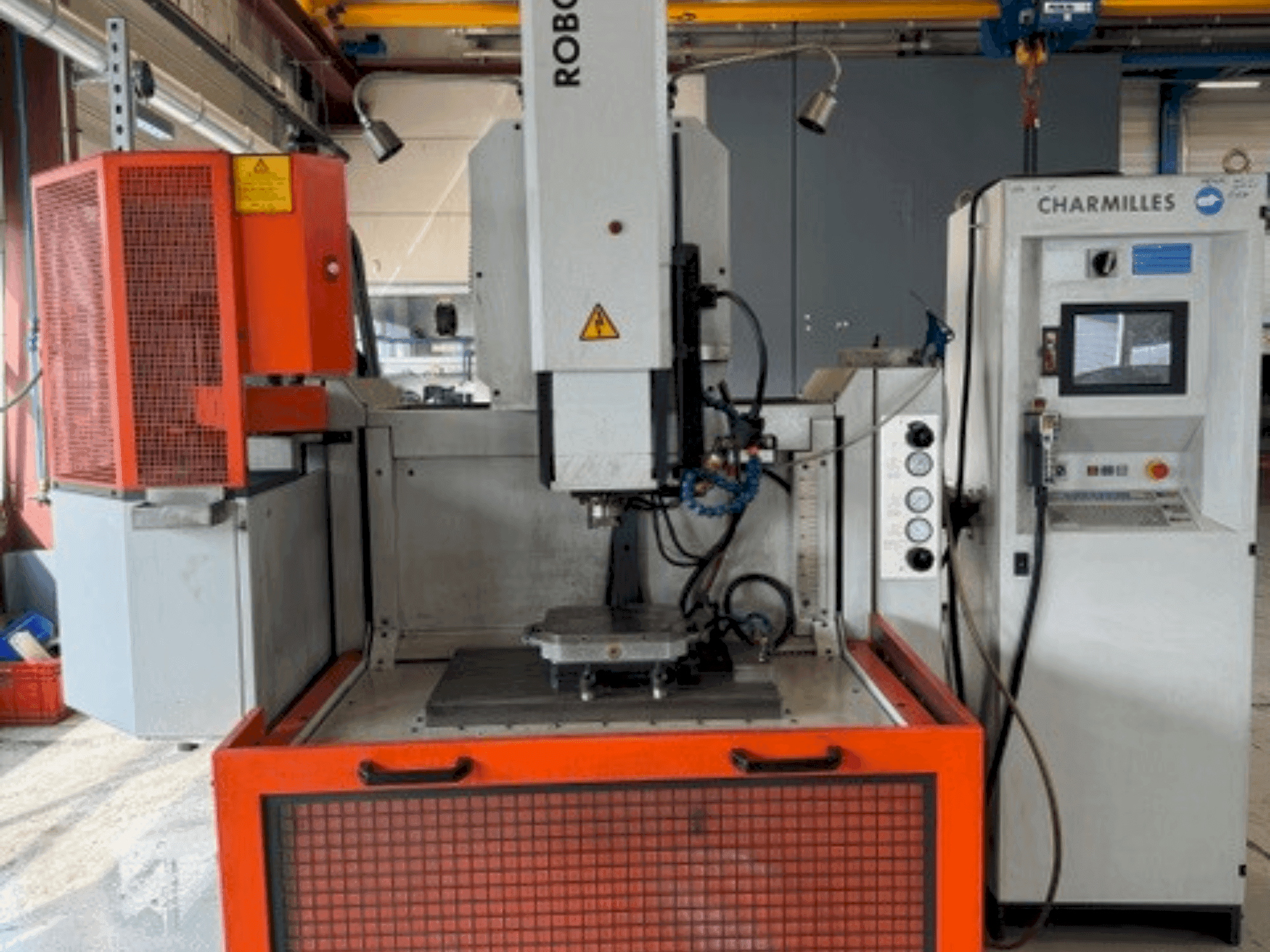 Makine  CHARMILLES ROBOFORM 55P - Önden görünüm