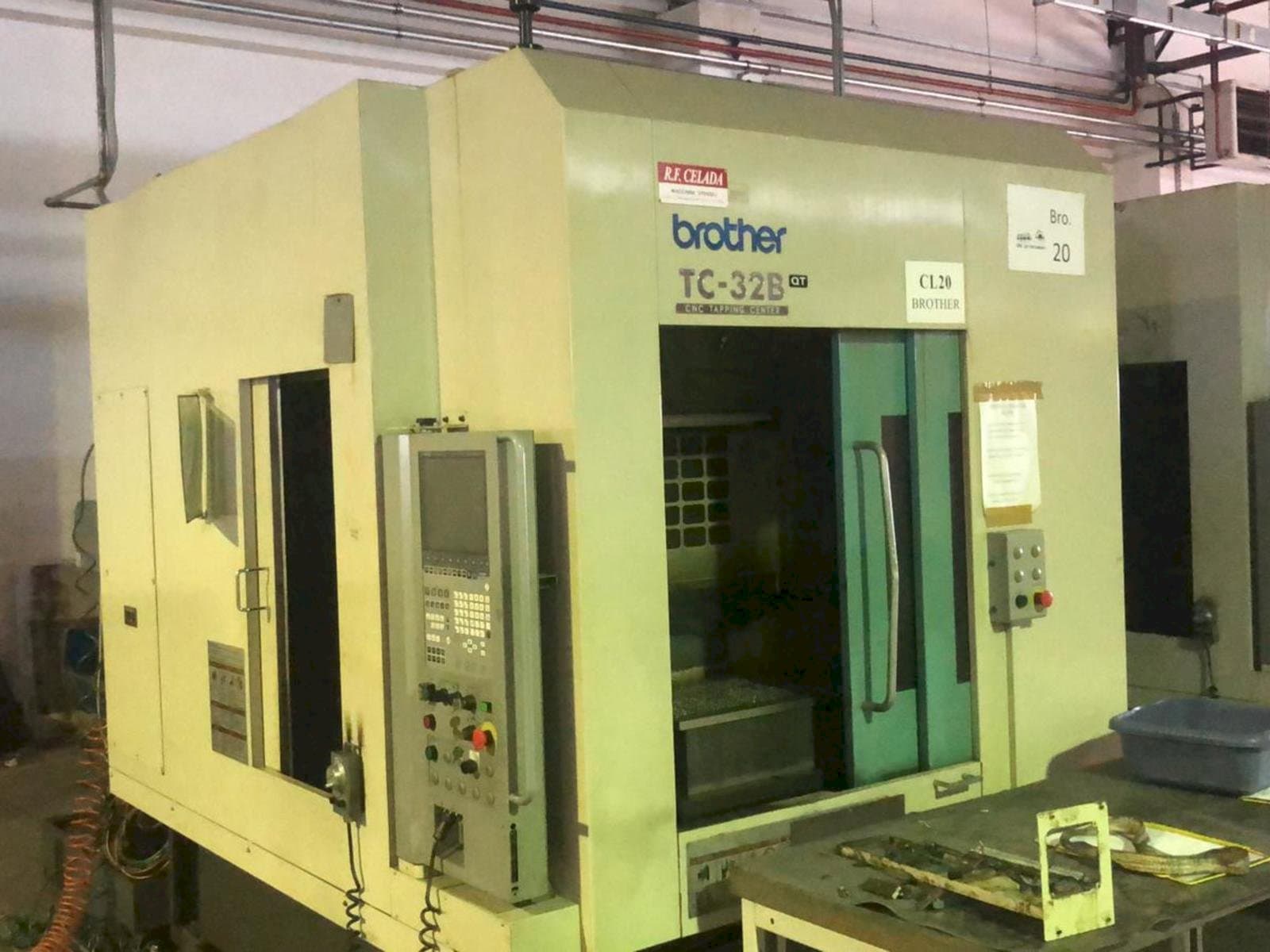 Makine Brother TC 32B - Önden görünüm