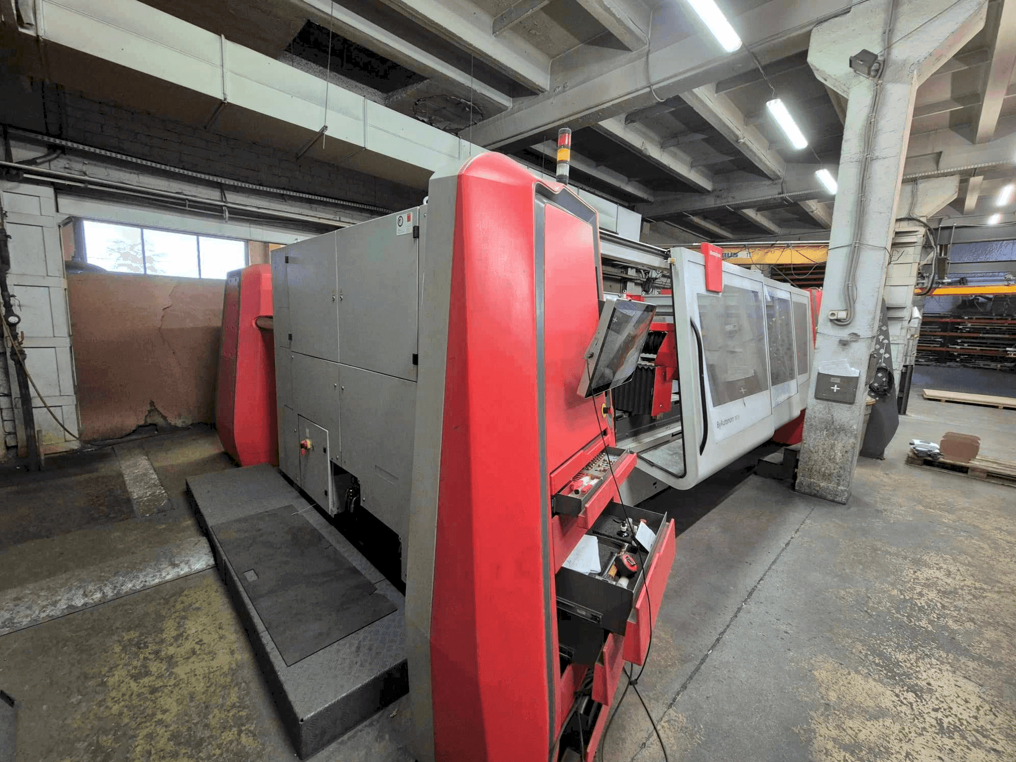 Makine Bystronic ByAutonom 3015 - Önden görünüm