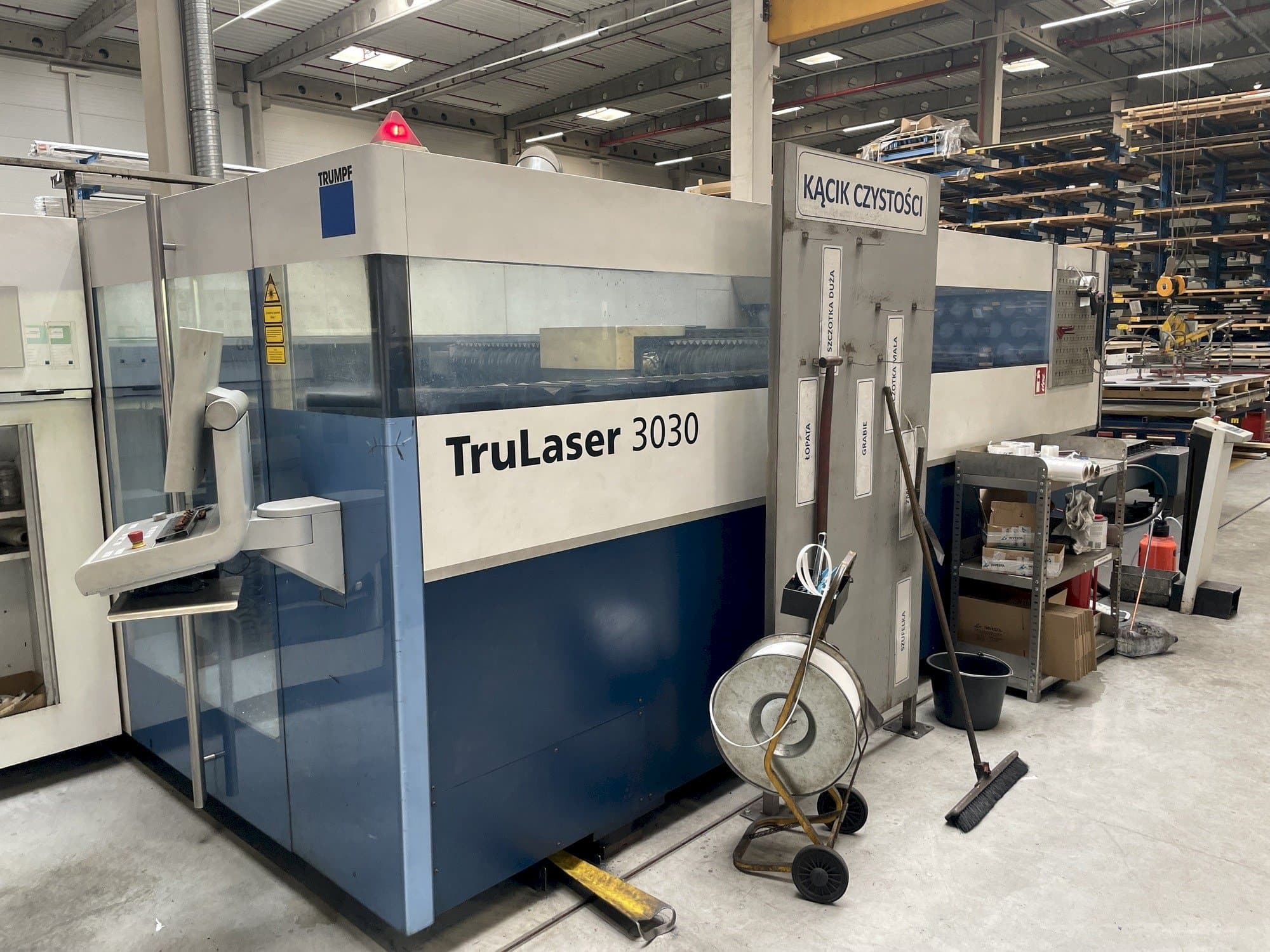 Makine Trumpf TruLaser 3030 - Önden görünüm