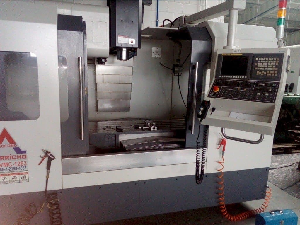 Makine EVERRICHO ER-VMC-1263A - Önden görünüm