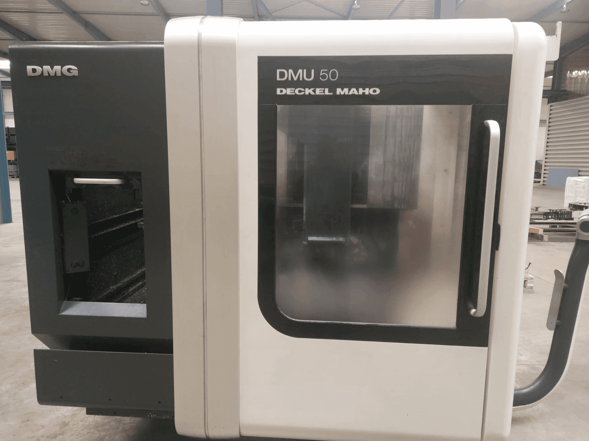 Makine DMG DECKEL MAHO DMU 50 - Önden görünüm