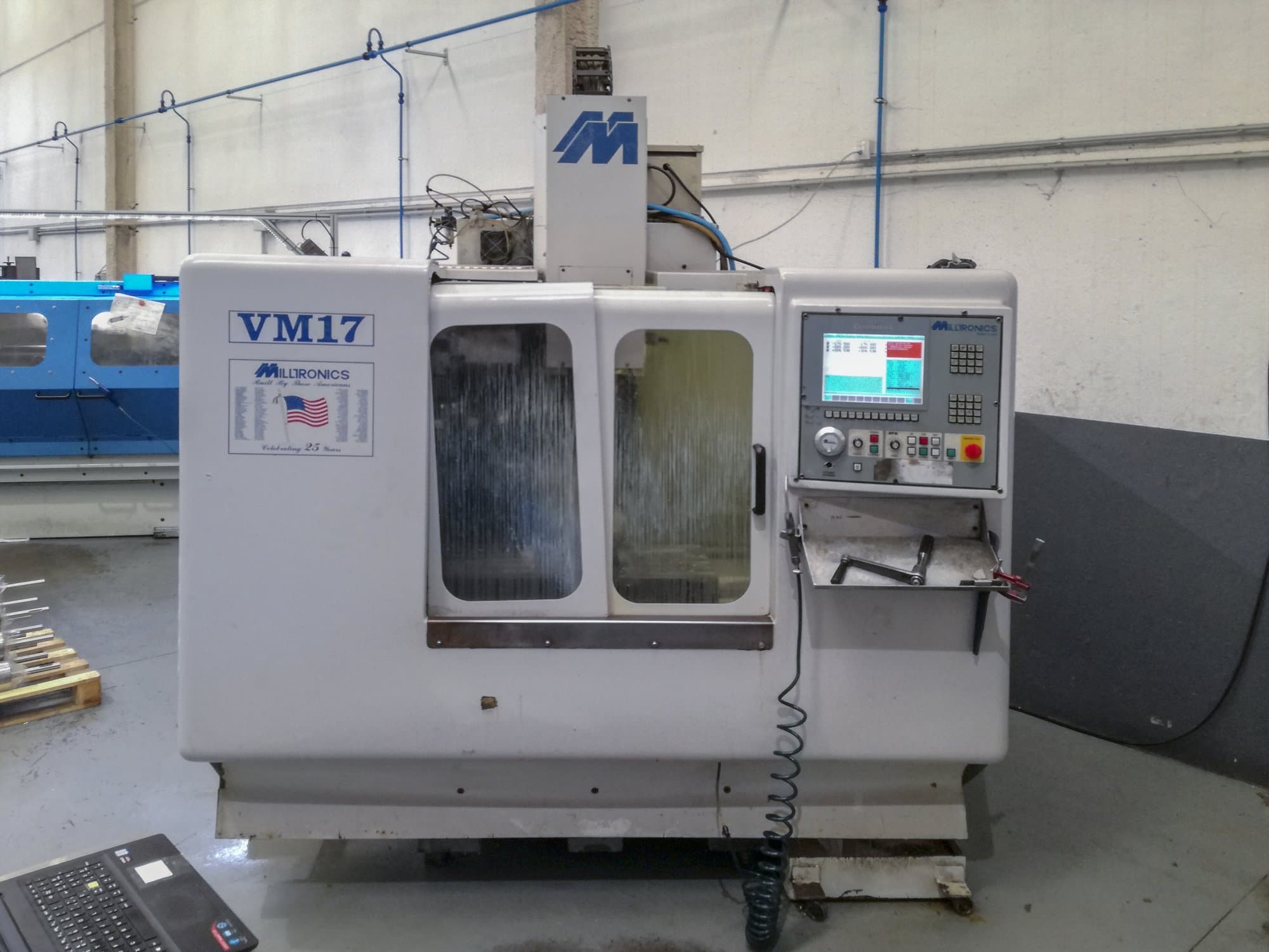 Makine MILLTRONICS - Önden görünüm VM 17