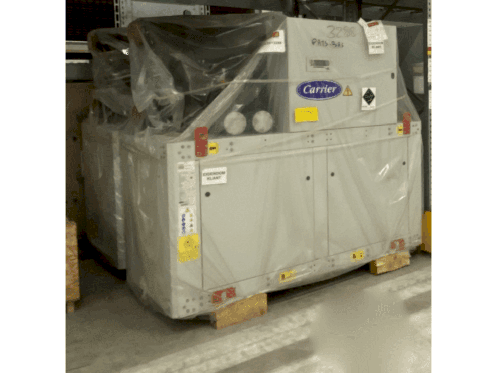 Makine CARRION 3x Carrier heat pump 30WI1000 & 2x Refrion Dry Coolers V-model ES4C 2390.6/4 E2 - Önden görünüm