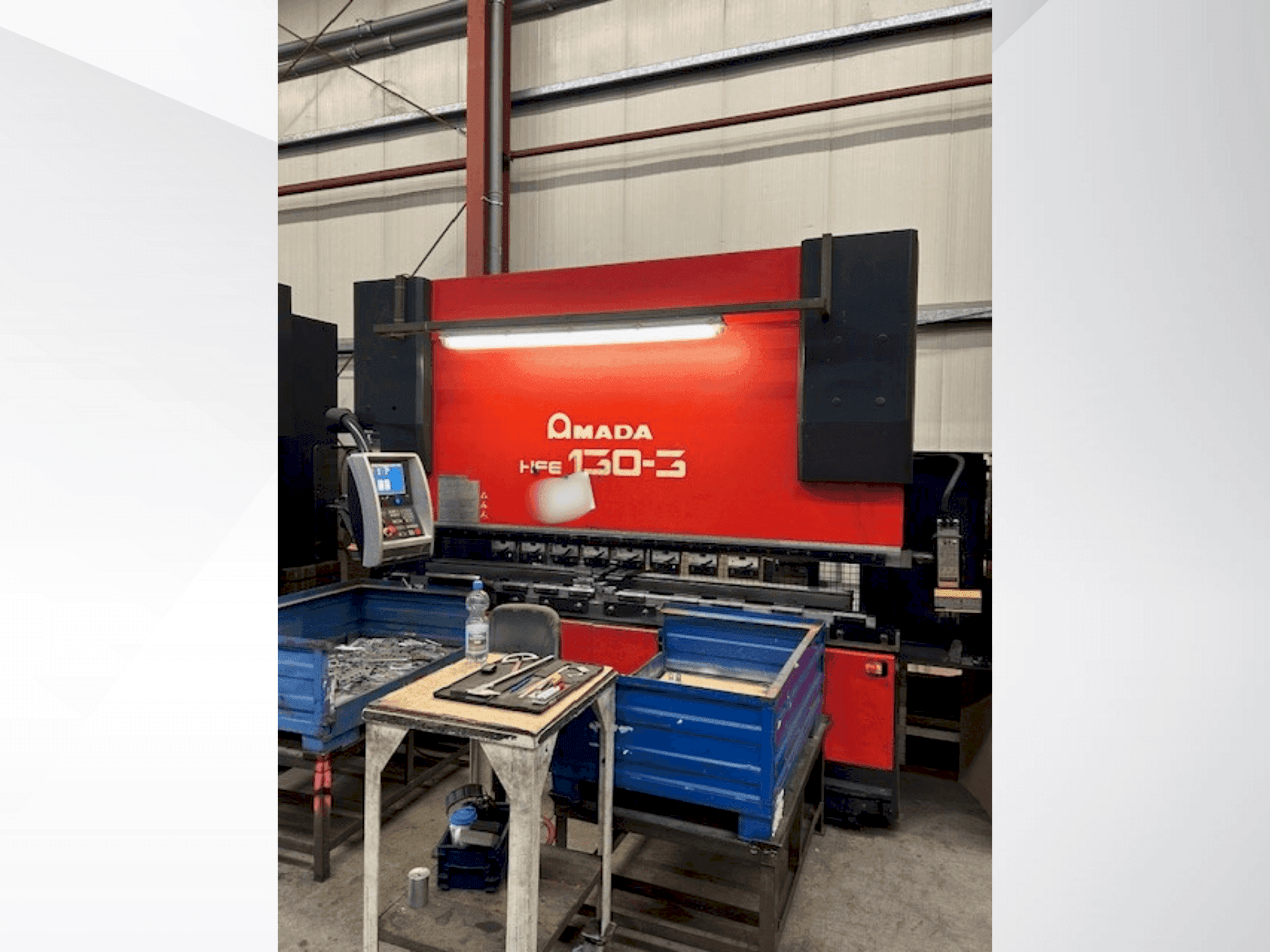 Makine AMADA HFE 130-3 - Önden görünüm