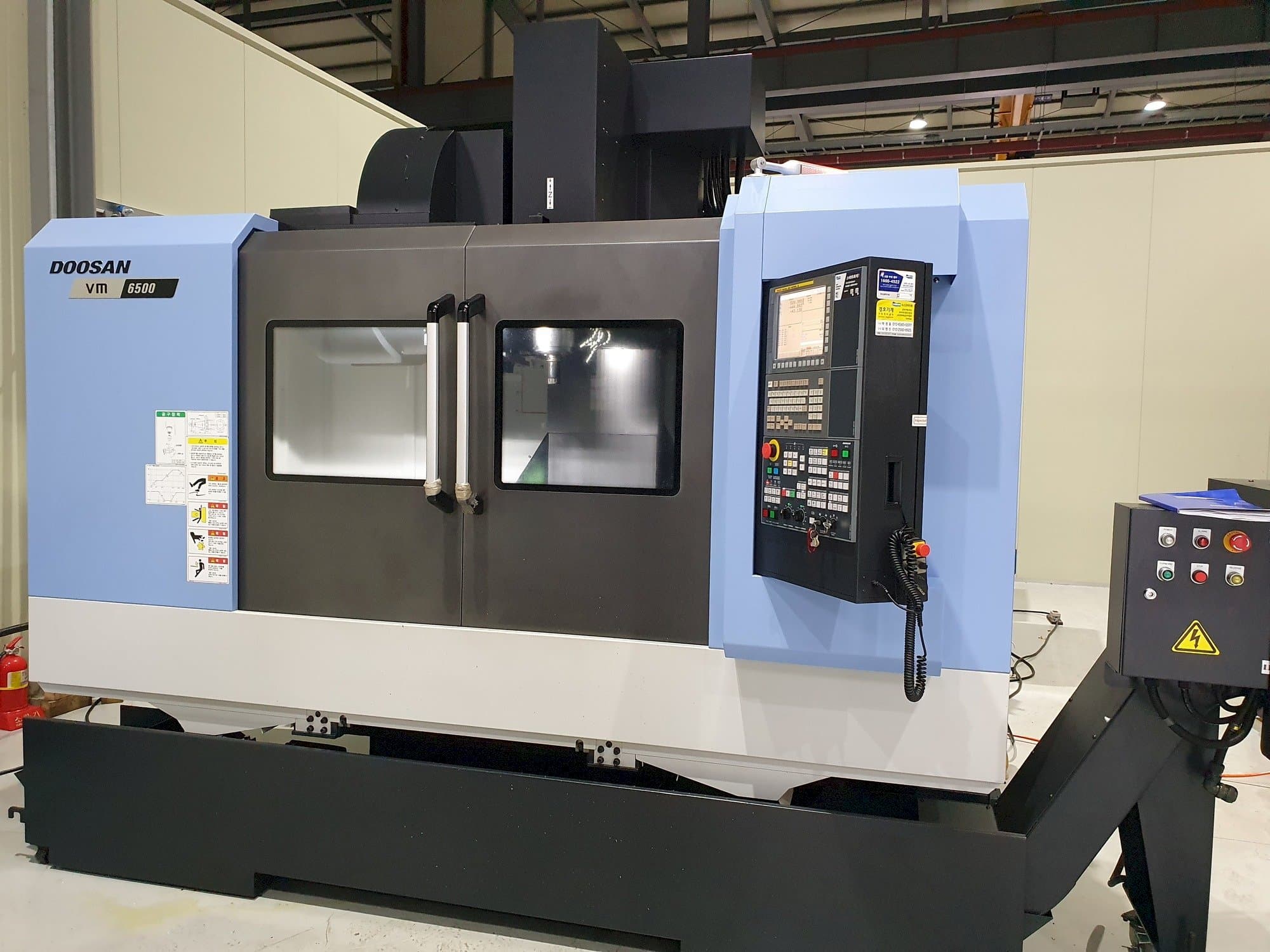 Makine  Doosan VM6500 - Önden görünüm