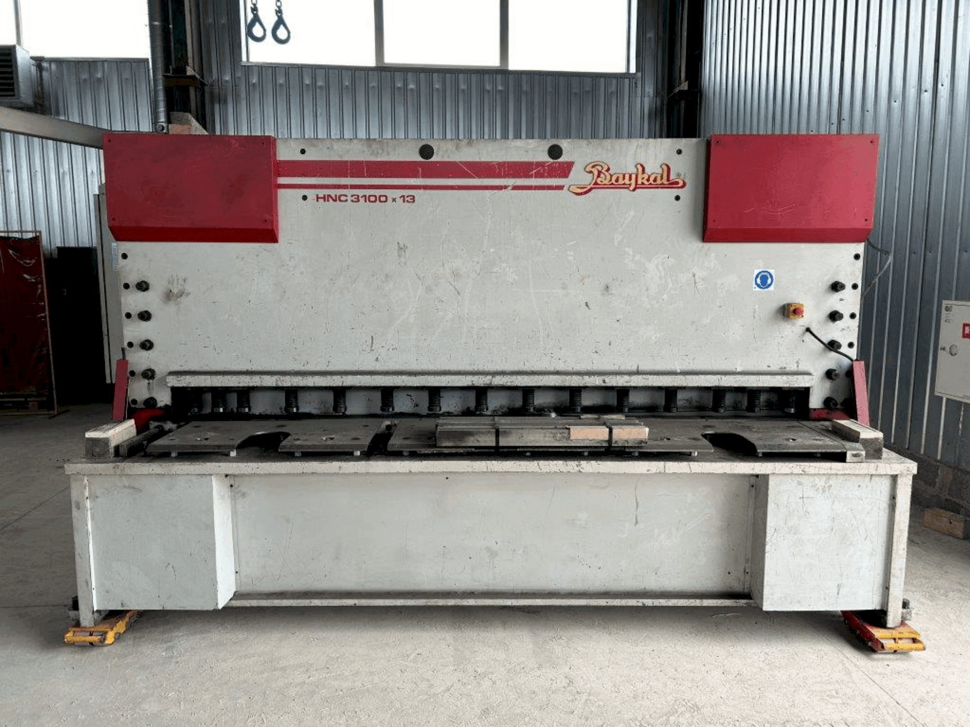 Makine Baykal HNC 3100x13 - Önden görünüm