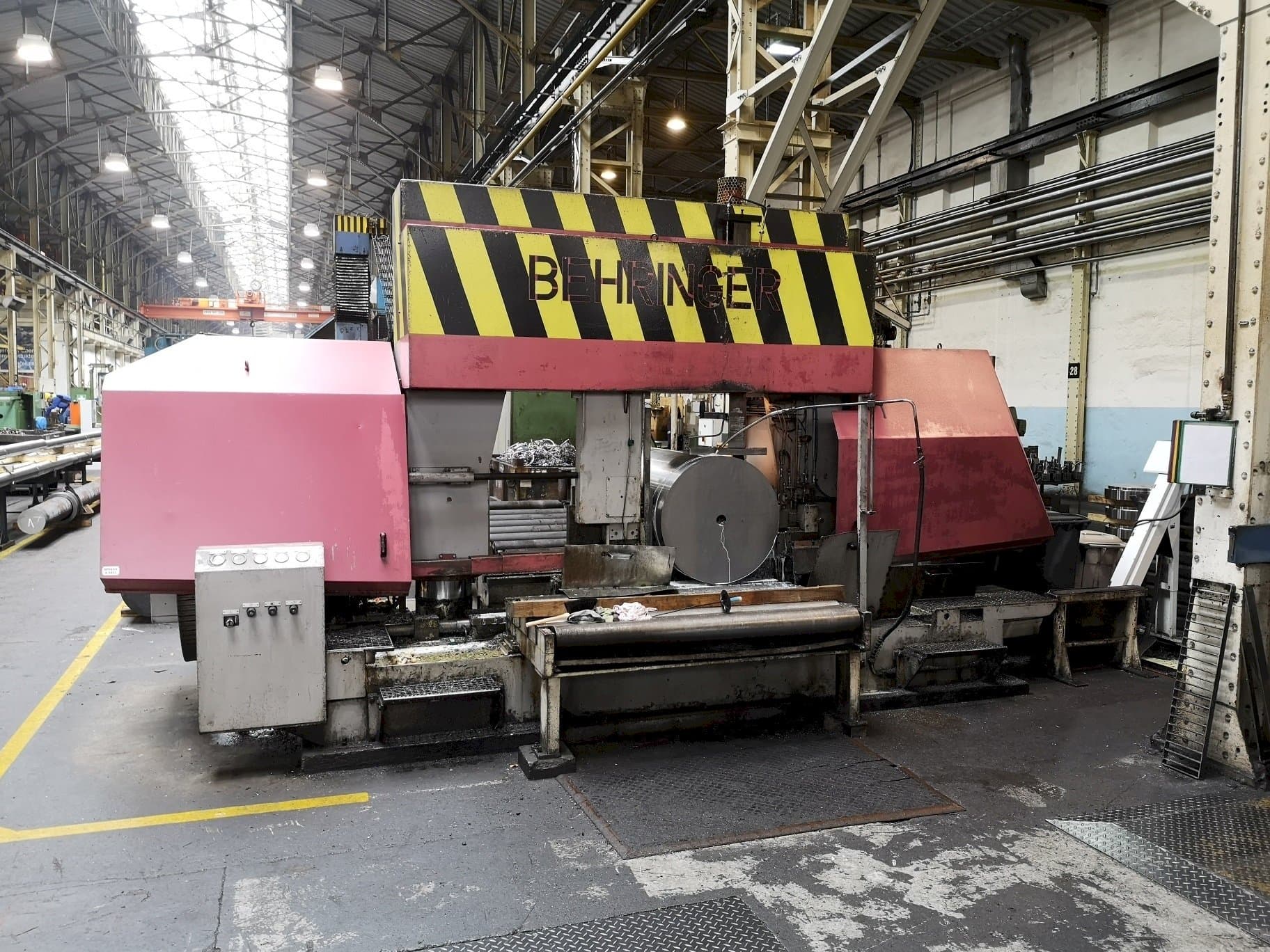 Makine  Behringer HBP1080/1700 A/CNC - Önden görünüm