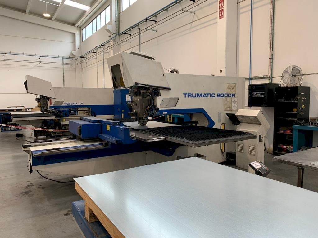 Makine  Trumpf Trumatic 2000 R - Önden görünüm