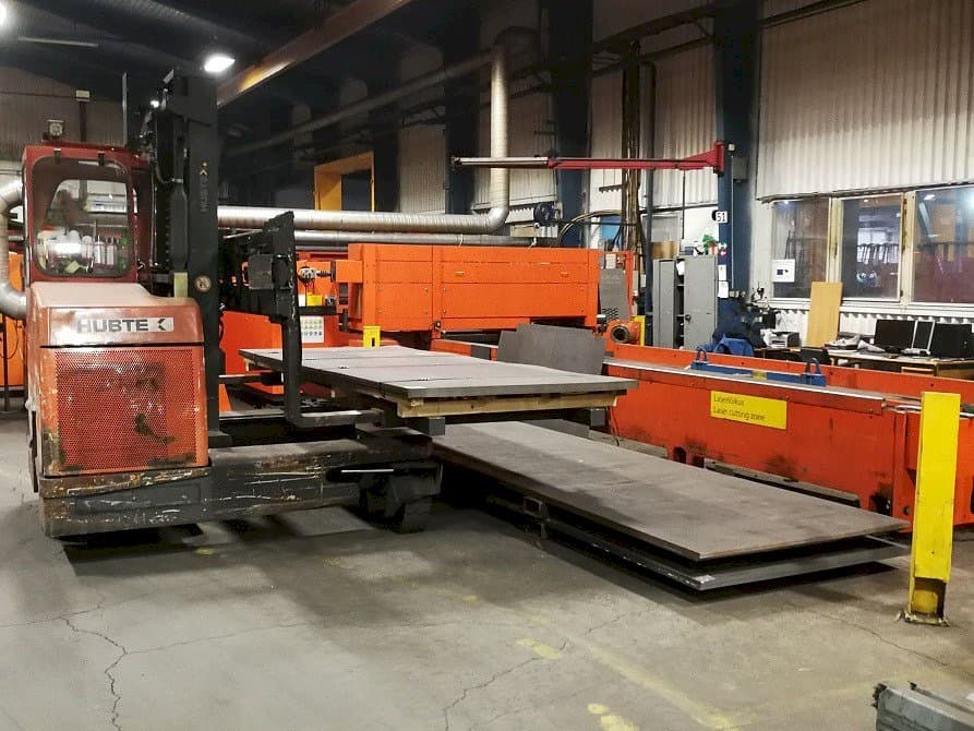 Makine  Bystronic ByStar 3015 - Önden görünüm