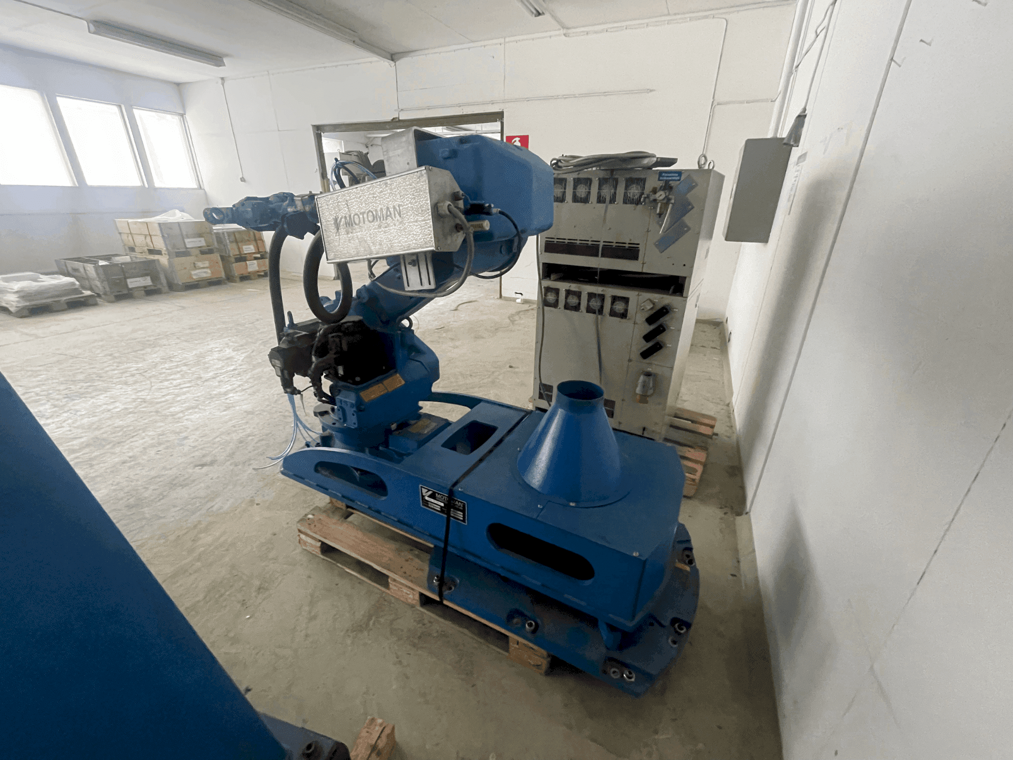 Makine MOTOMAN VST 600 SX - Önden görünüm