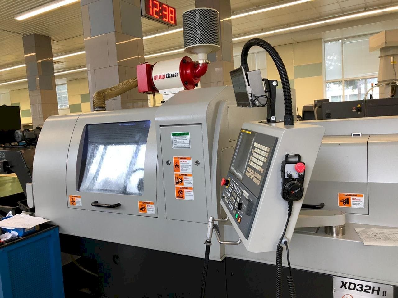 Makine Hanwha XD32H II - Önden görünüm
