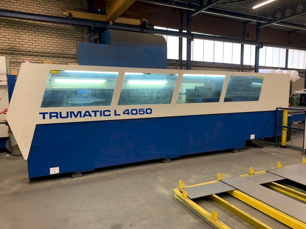 Makine Trumpf Trumatic L4050 5kW CO2 + Liftmaster - Önden görünüm