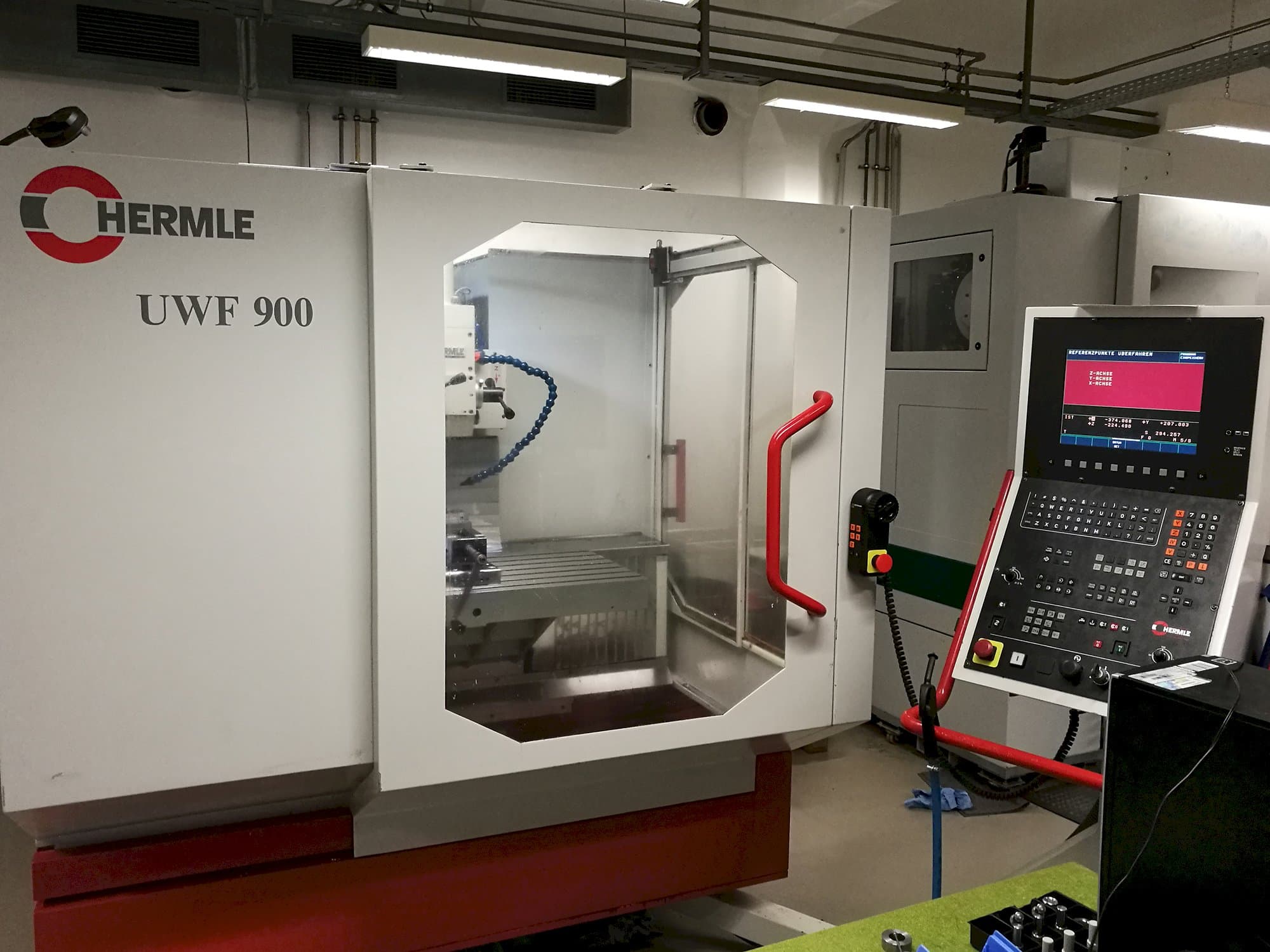 Makine HERMLE - Sol görünüm UWF 900