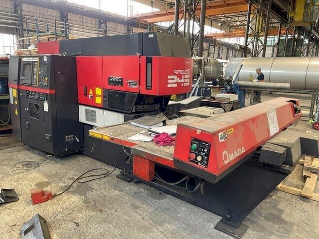 Makine AMADA Apelio II 245 - Önden görünüm