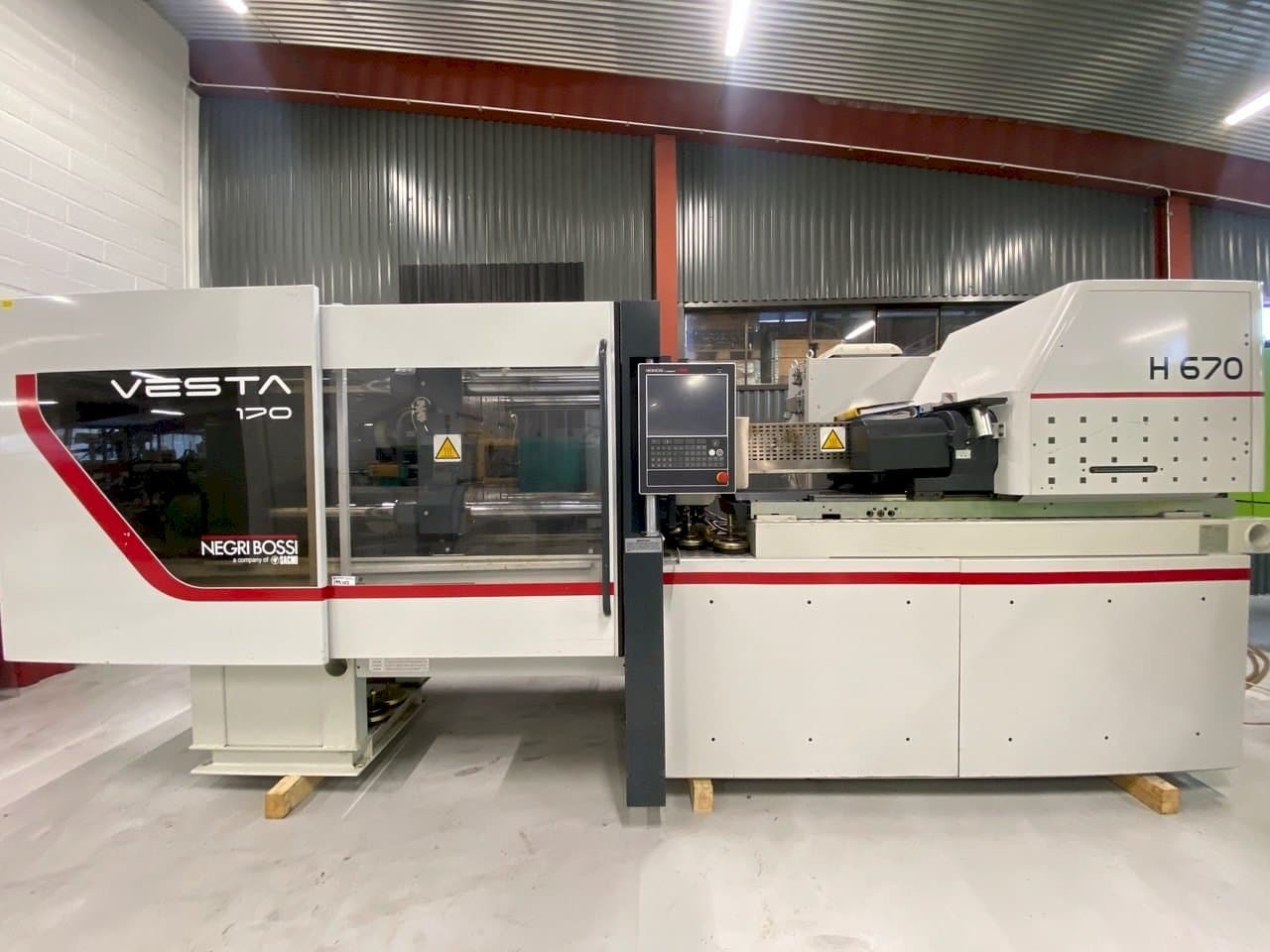 Makine Negri Bossi VE170, M151 - Önden görünüm