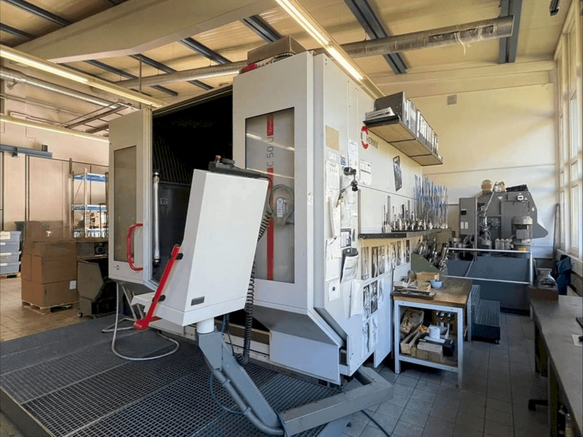 Makine  HERMLE C50U - Önden görünüm