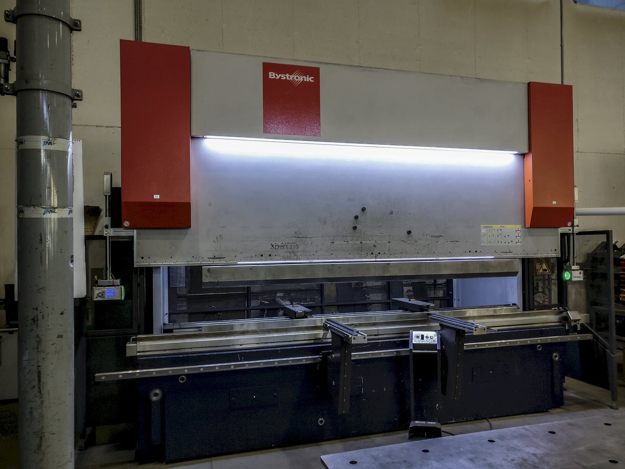 Makine Bystronic - Önden görünüm Xpert 200x4100