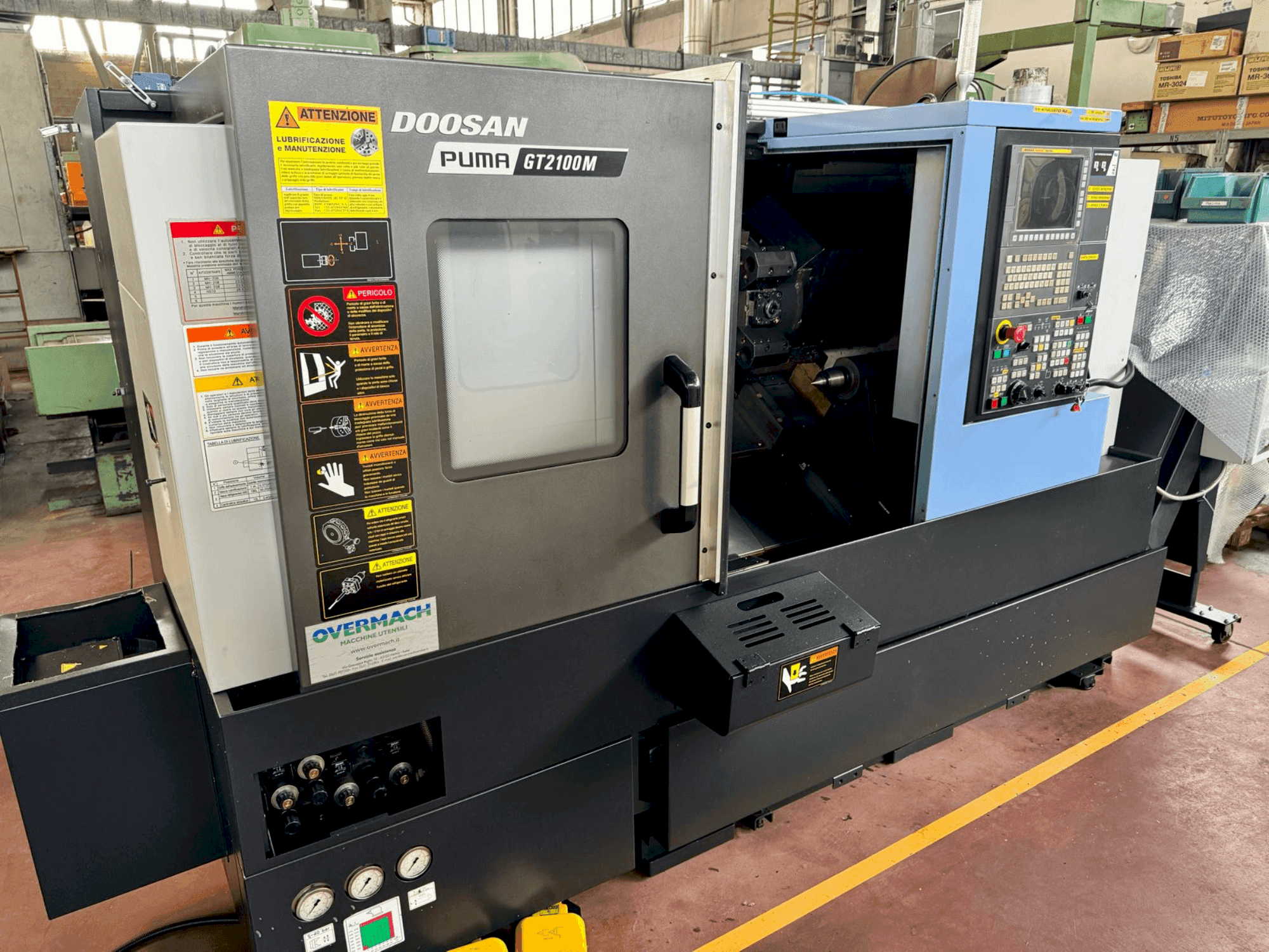Makine DOOSAN PUMA GT 2100M - Önden görünüm