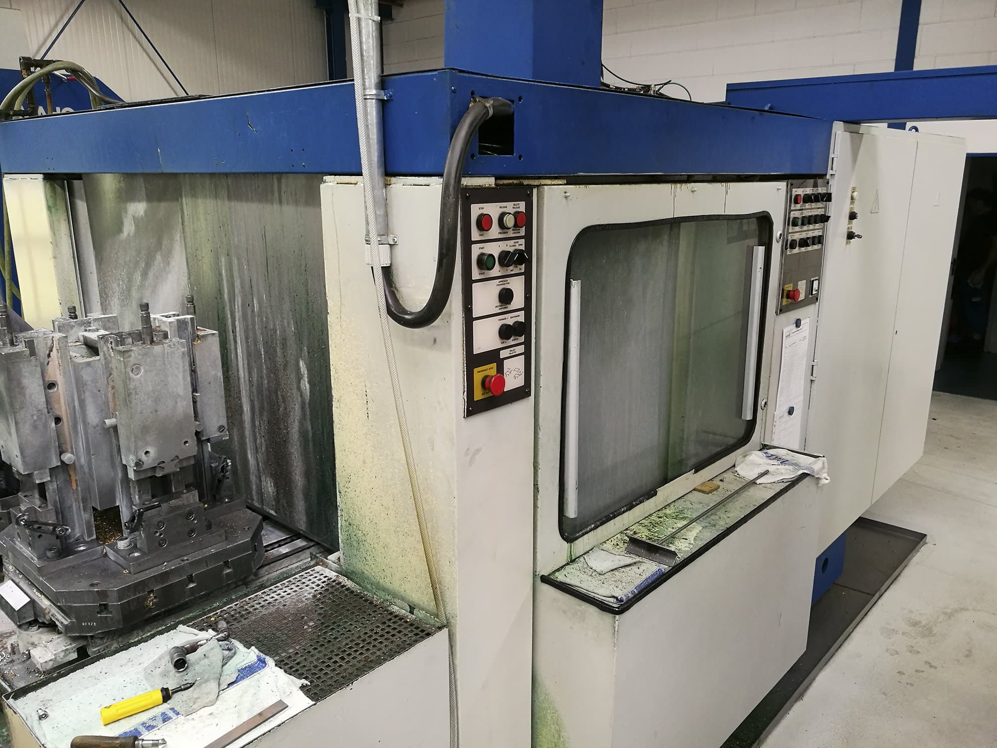 Makine Hueller Hille NBH 70 - Sol görünüm