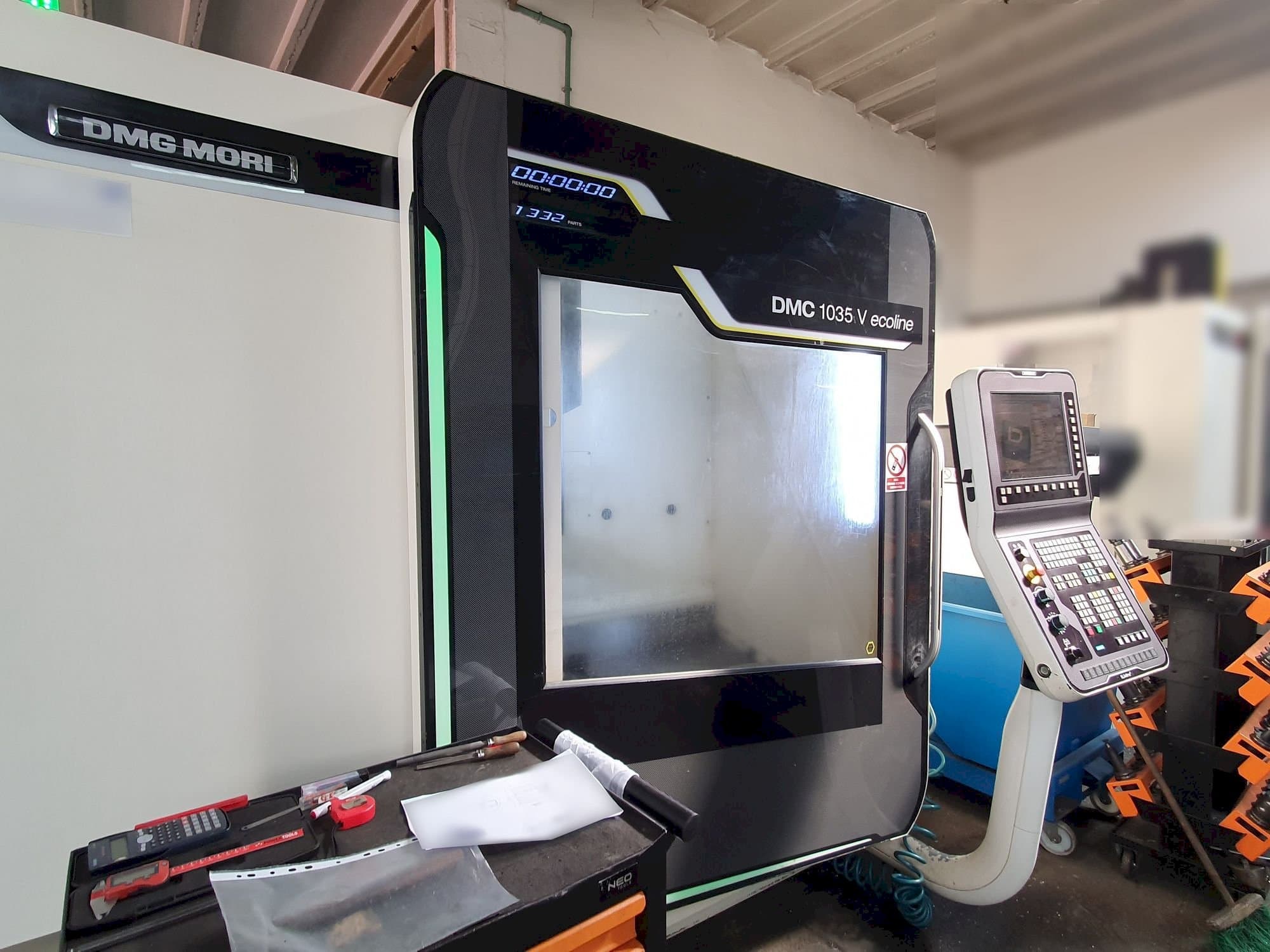 Makine  DMG MORI DMC 1035V Ecoline - Önden görünüm