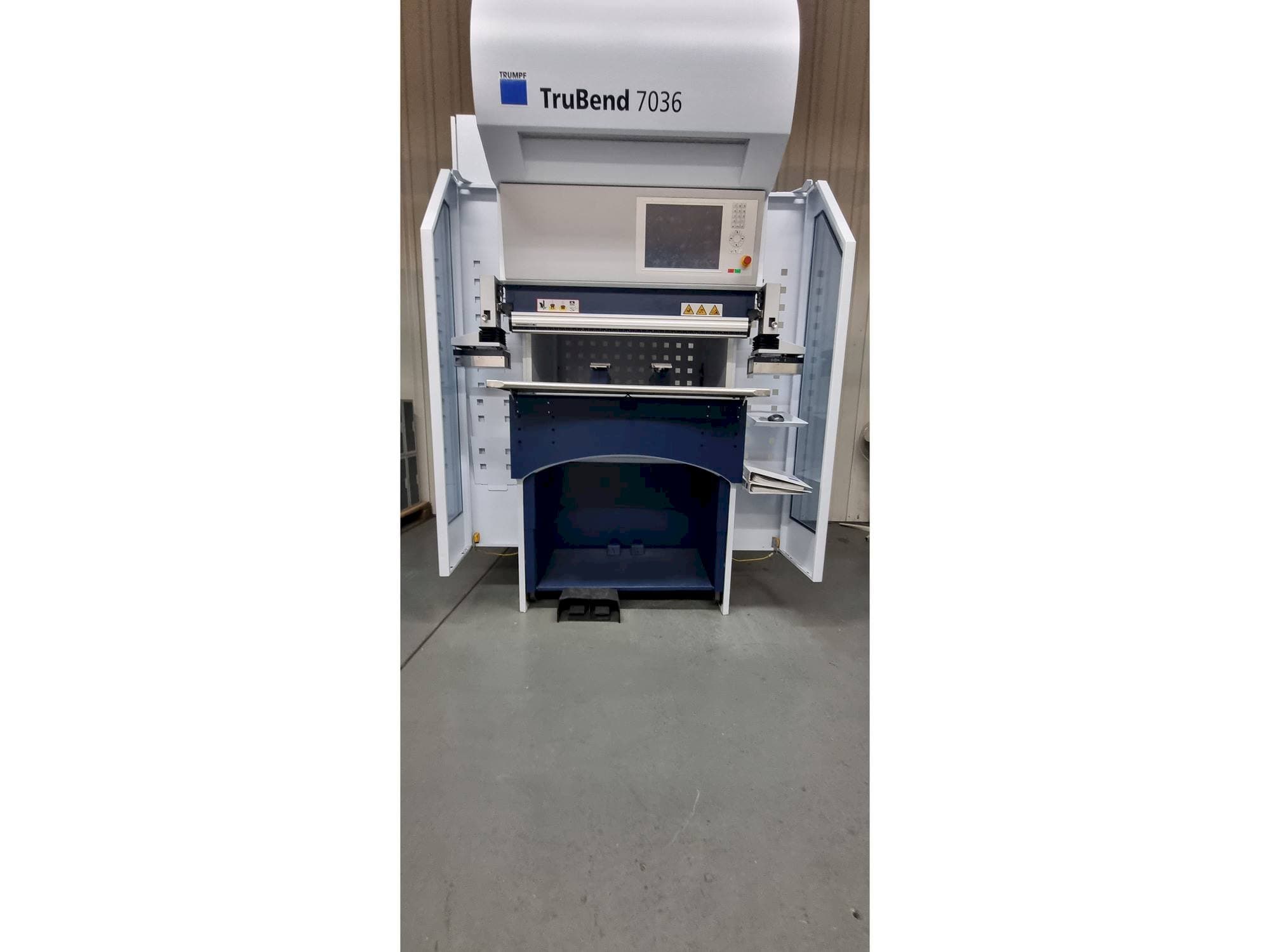 Makine  TRUMPF TruBend 7036 - Önden görünüm