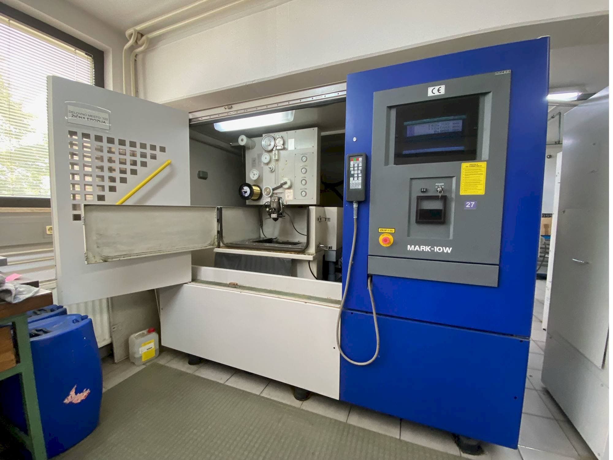 Makine Hitachi 254Y - Önden görünüm