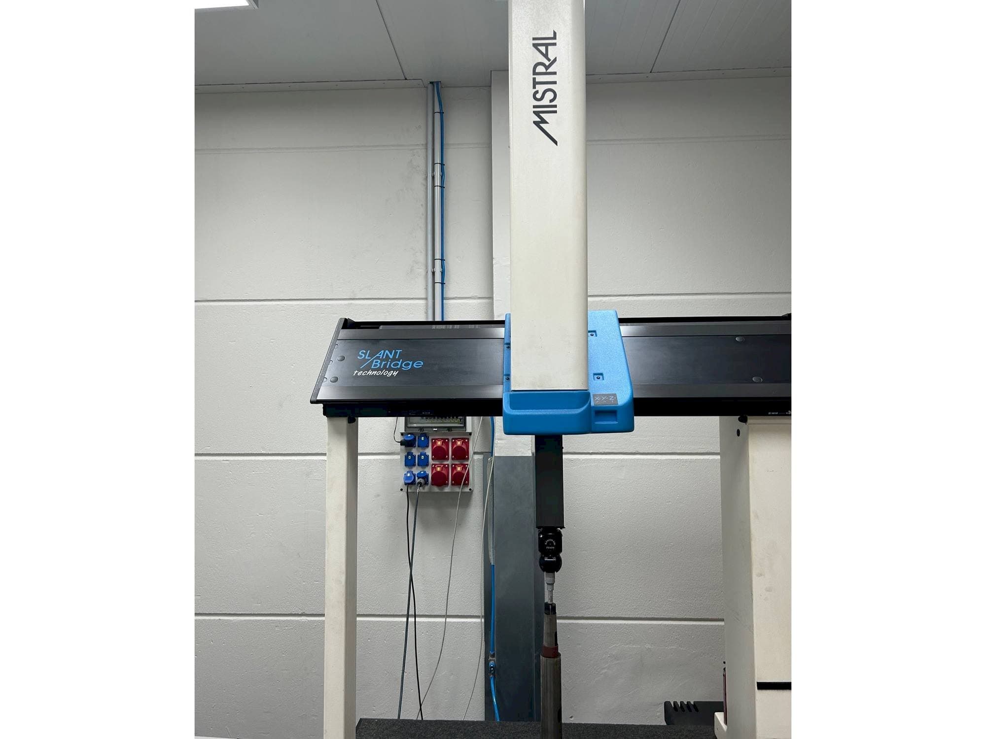 Makine DEA Mistrall - Önden görünüm