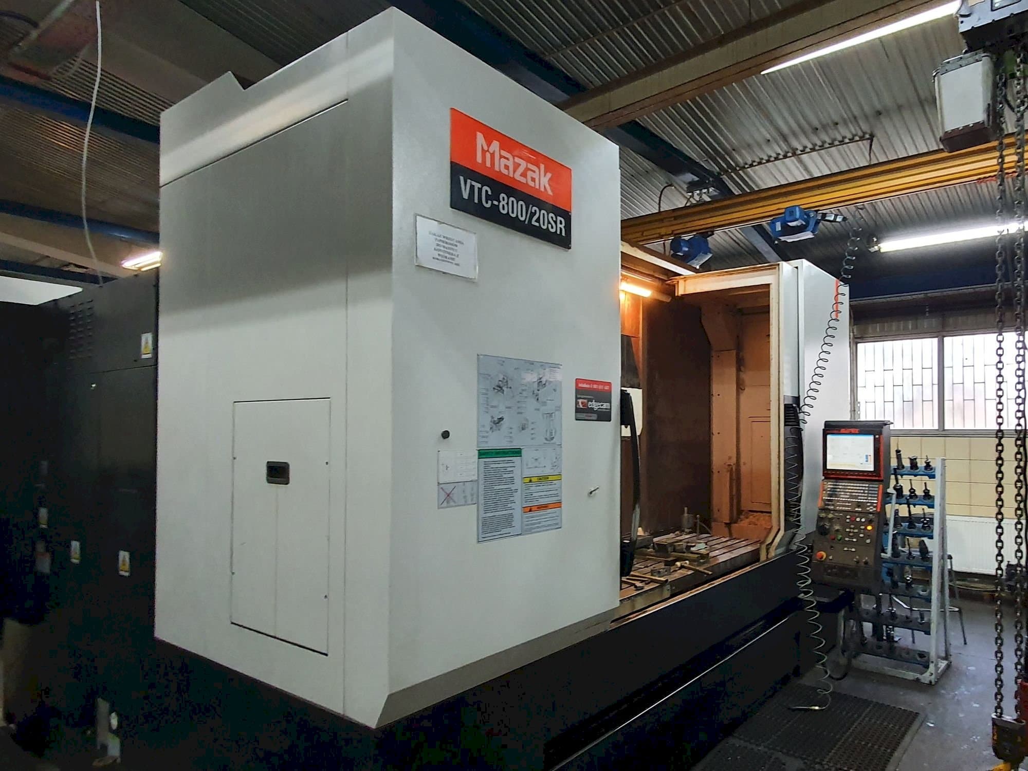 Makine Mazak VTC-800/20SR - Önden görünüm