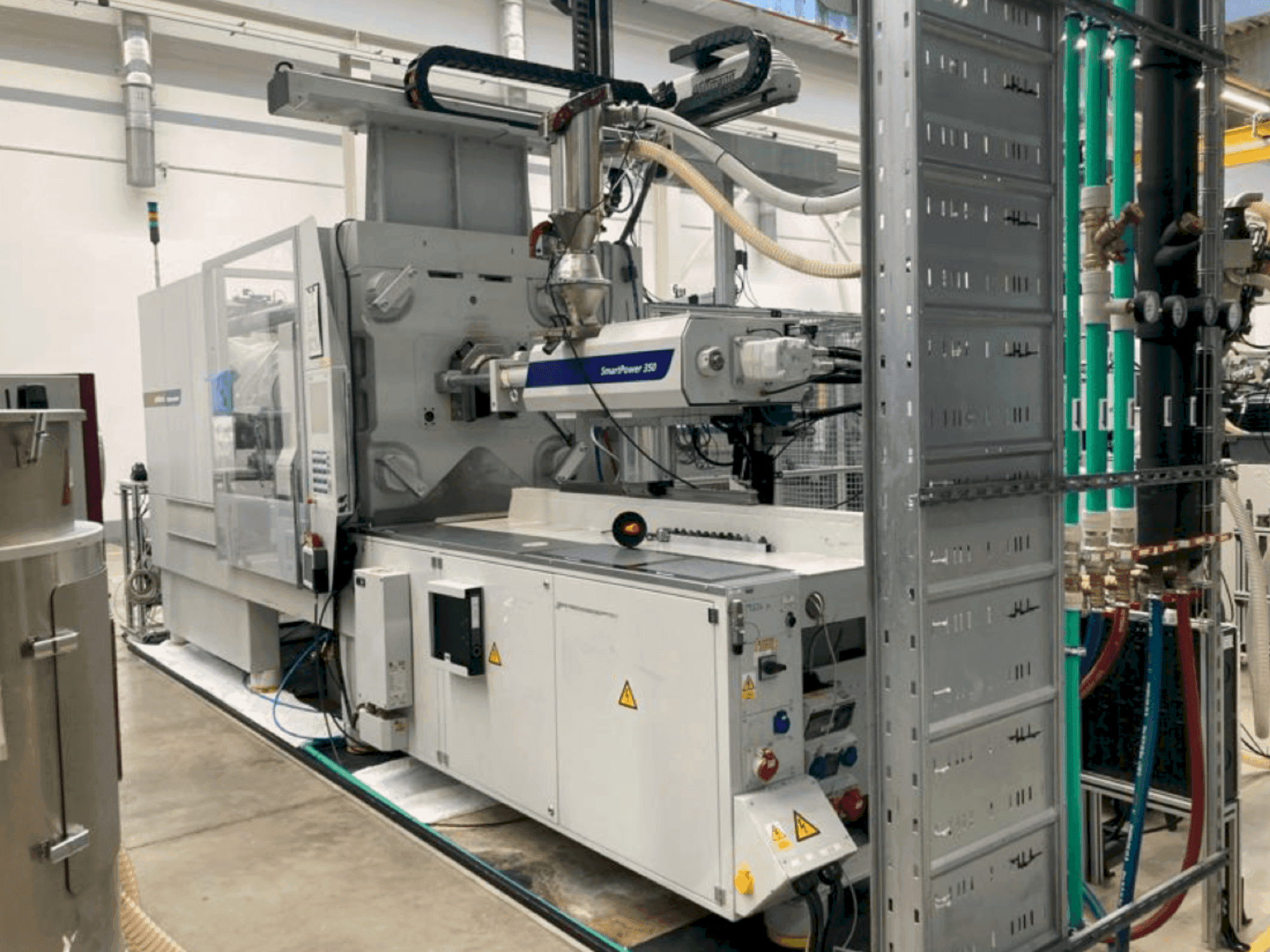 Makine WITTMANN Battenfeld SmartPower 350/1000 UNILOG BGP - Önden görünüm