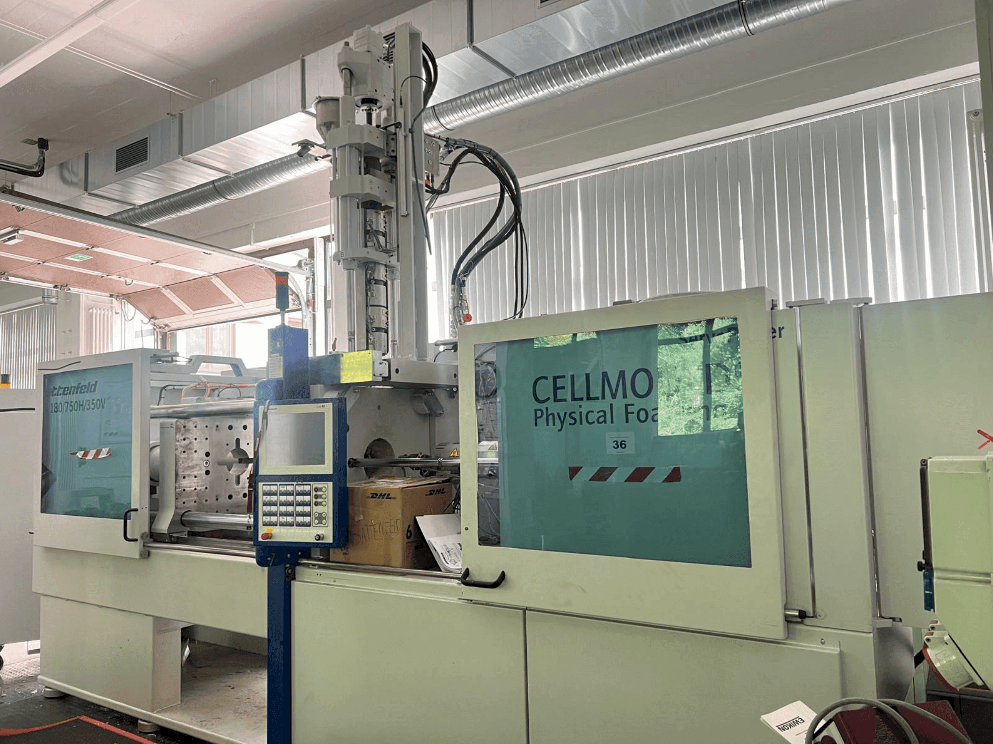 Makine  WITTMANN Battenfeld HM 180/750H/350V - Önden görünüm