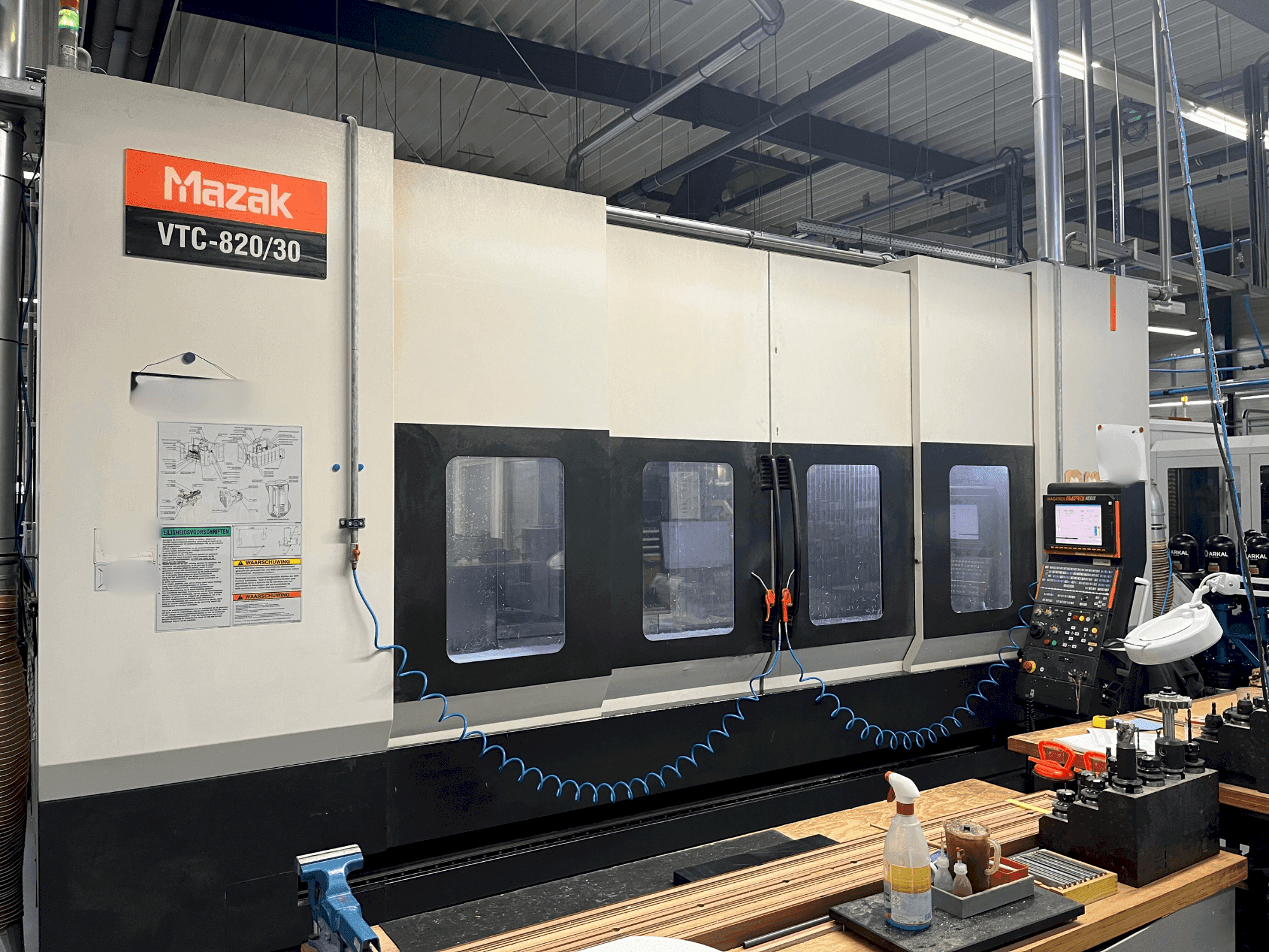 Makine Mazak VTC-820/30 - Önden görünüm