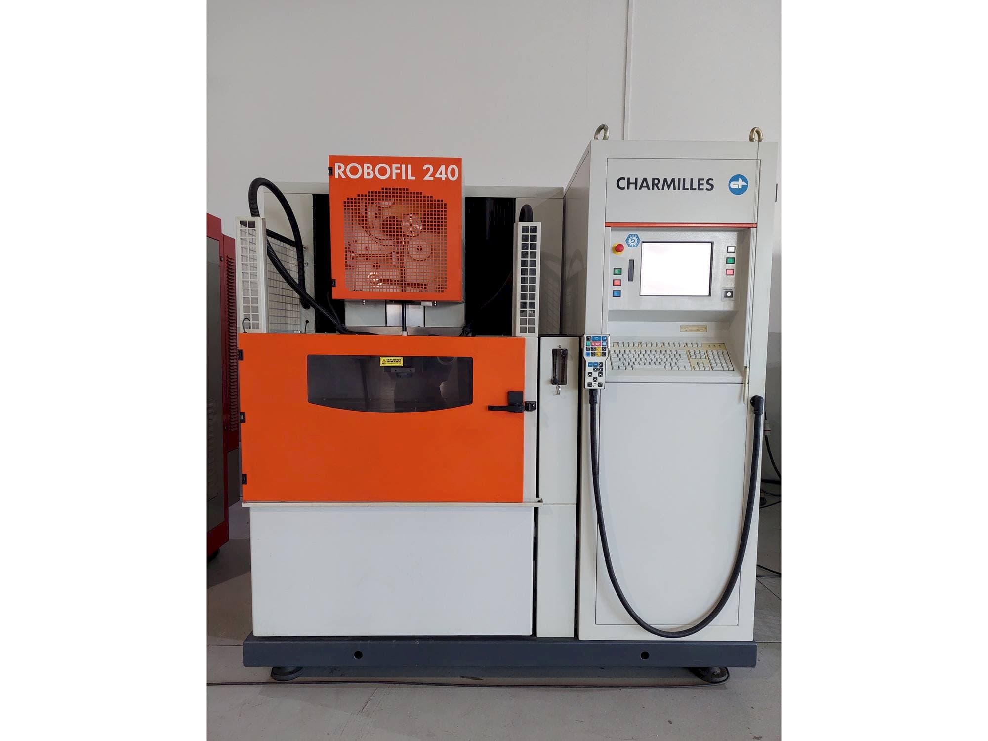 Makine  CHARMILLES ROBOFIL 240 - Önden görünüm
