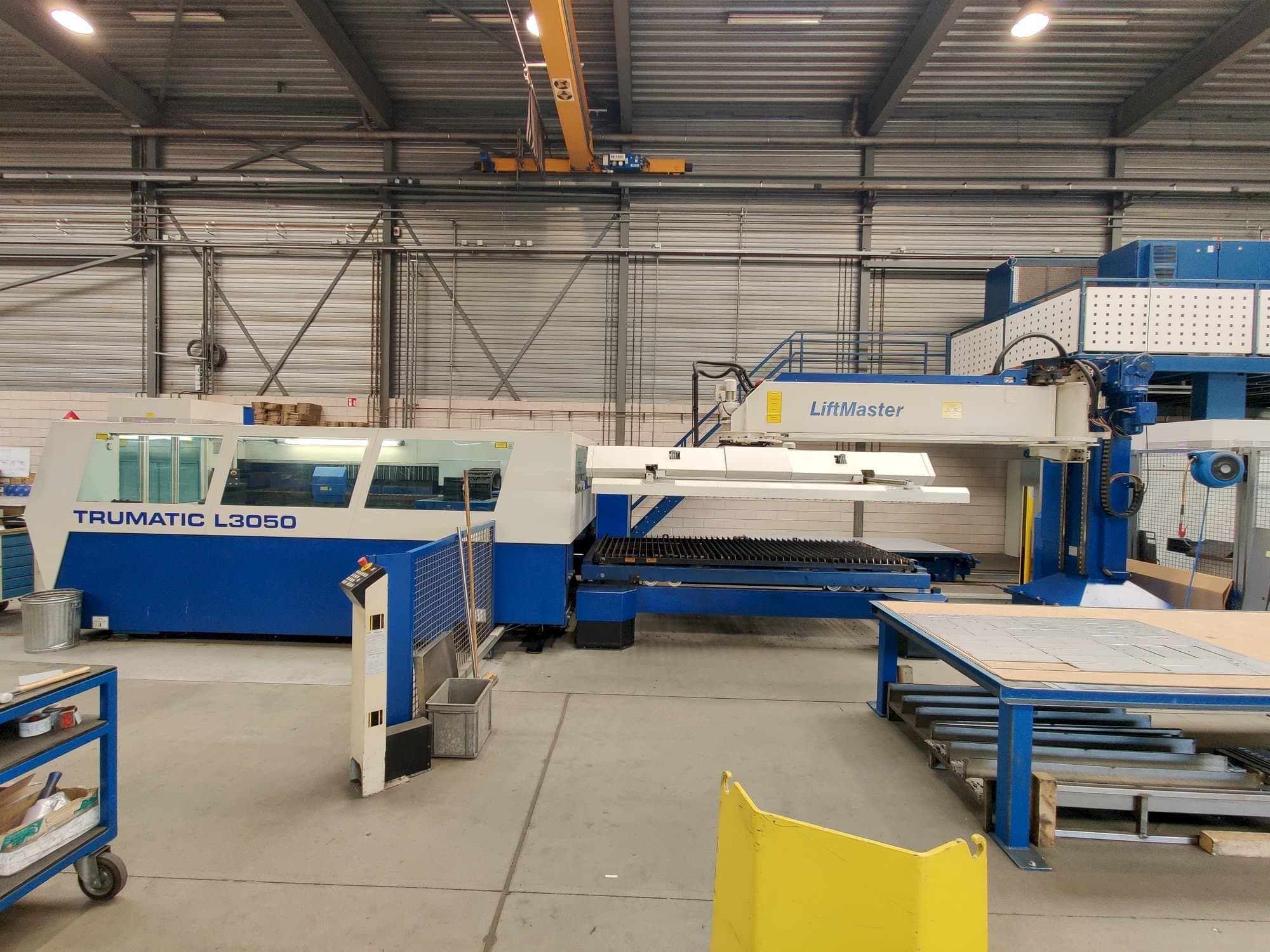 Makine Trumpf Trumatic L3050 + Liftmaster - Önden görünüm