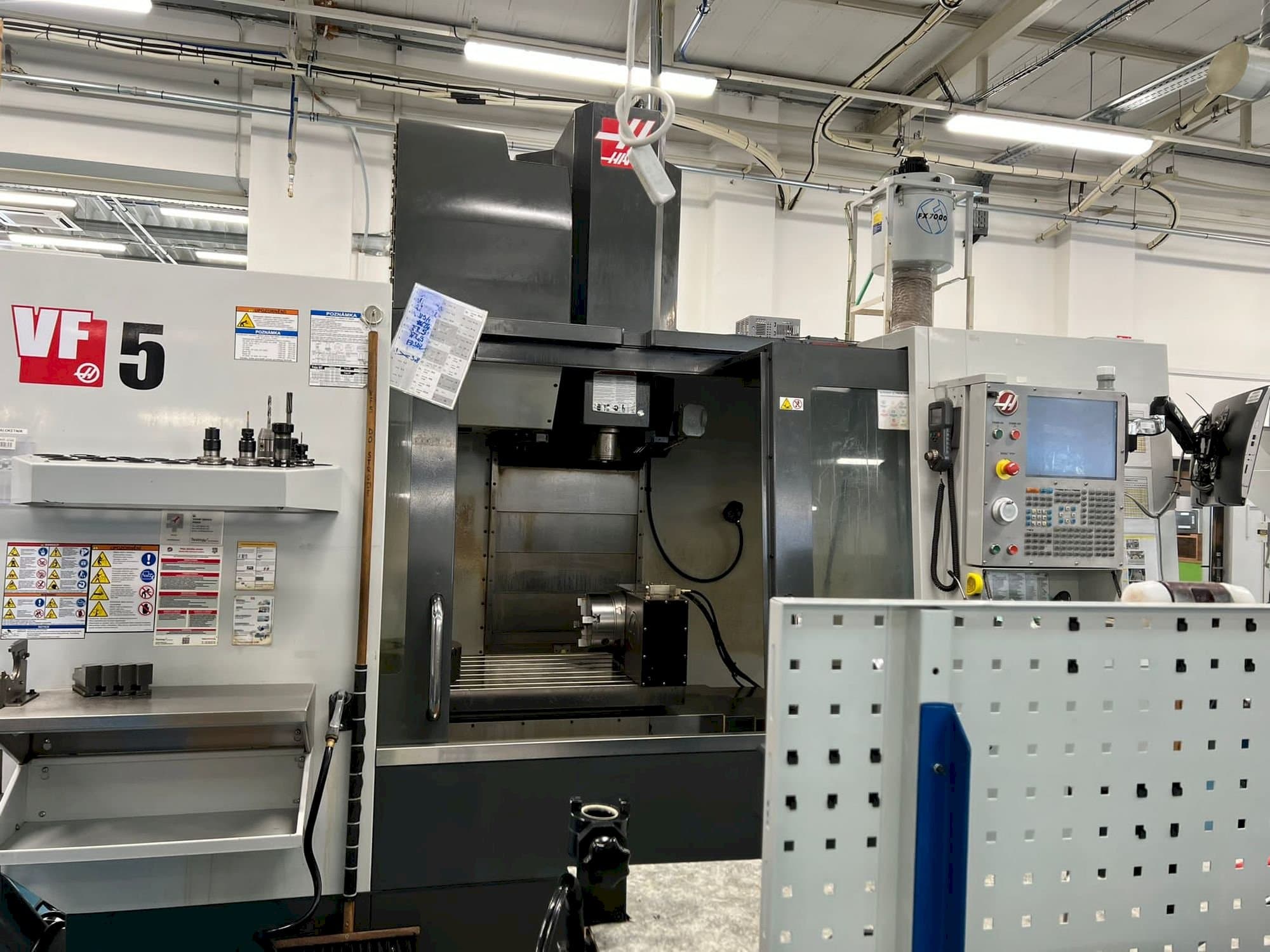 Makine HAAS VF-5/40 - Önden görünüm