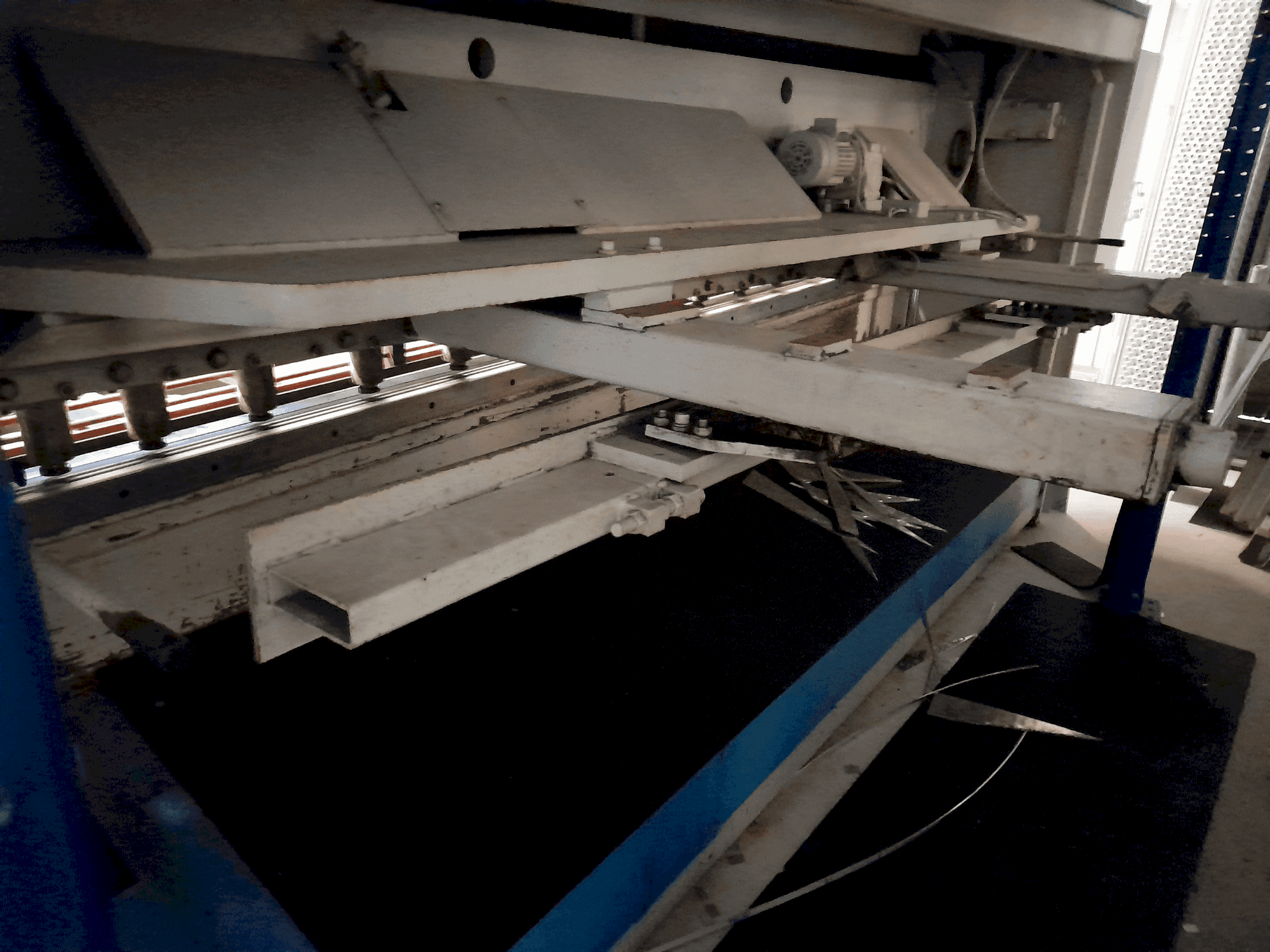 Makine  LVD HST 25/6 - Önden görünüm