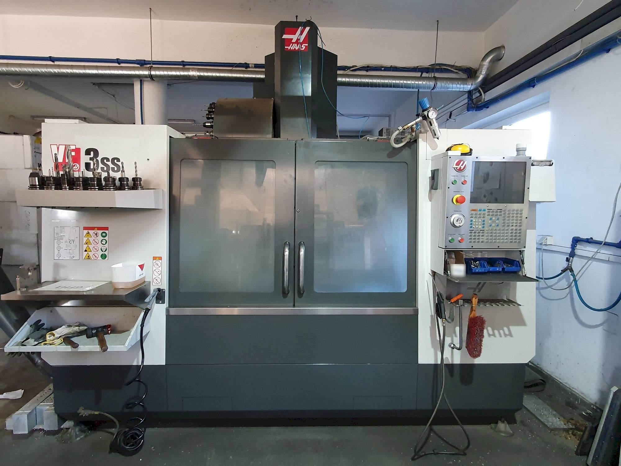Makine HAAS VF-3SS - Önden görünüm