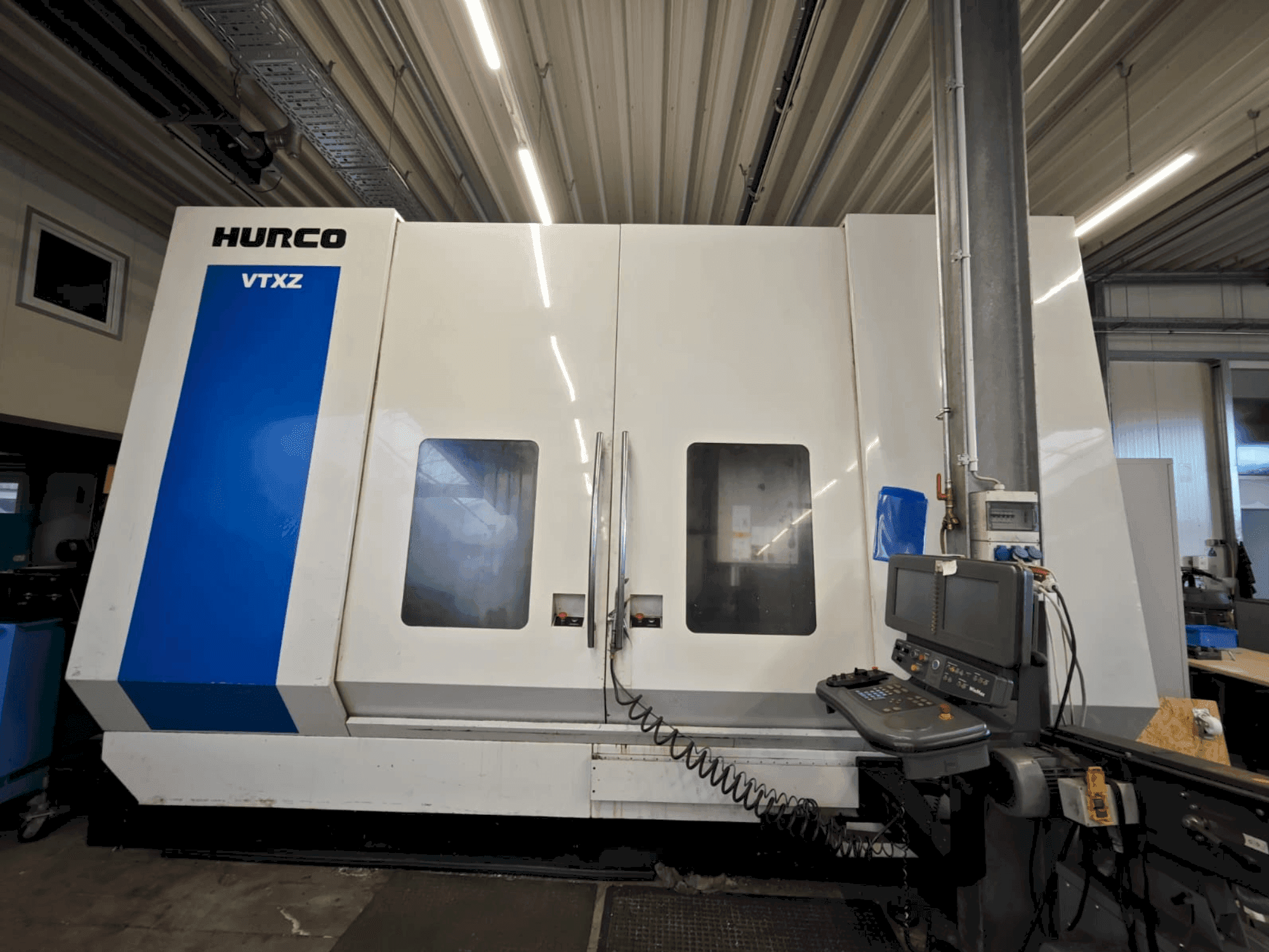 Makine  Hurco VTXZ - Önden görünüm