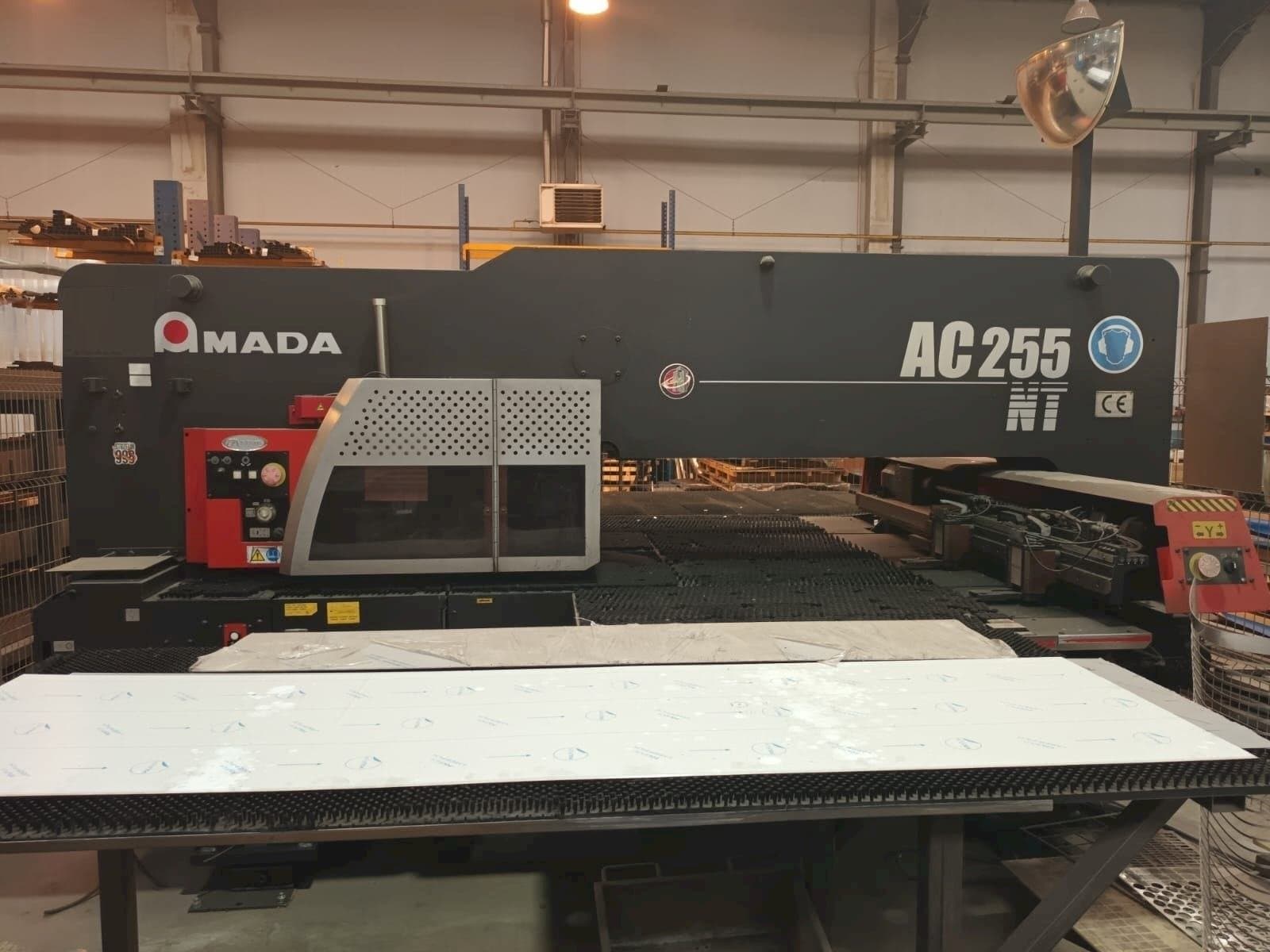 Makine AMADA AC 255 NT - Önden görünüm